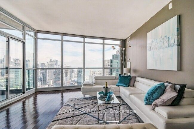 219 Fort York Boulevard Lph 3702 Property Photo 5