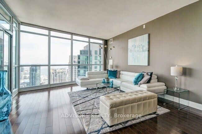 219 Fort York Boulevard Lph 3702 Property Photo 6