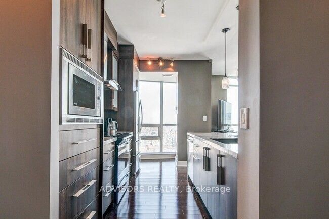219 Fort York Boulevard Lph 3702 Property Photo 10