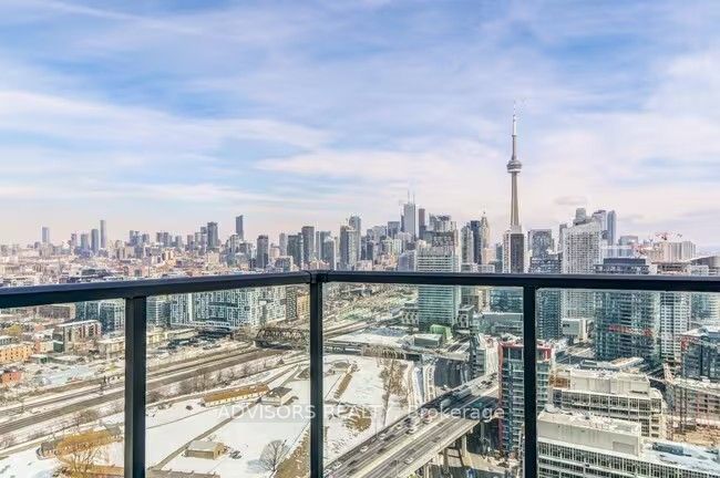 219 Fort York Boulevard Lph 3702 Property Photo 11