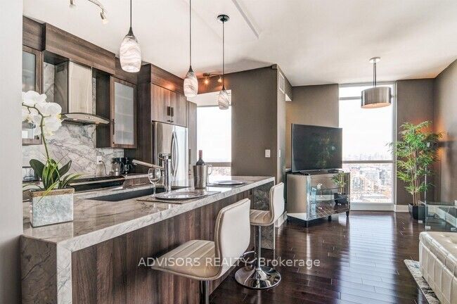 219 Fort York Boulevard Lph 3702 Property Photo 16