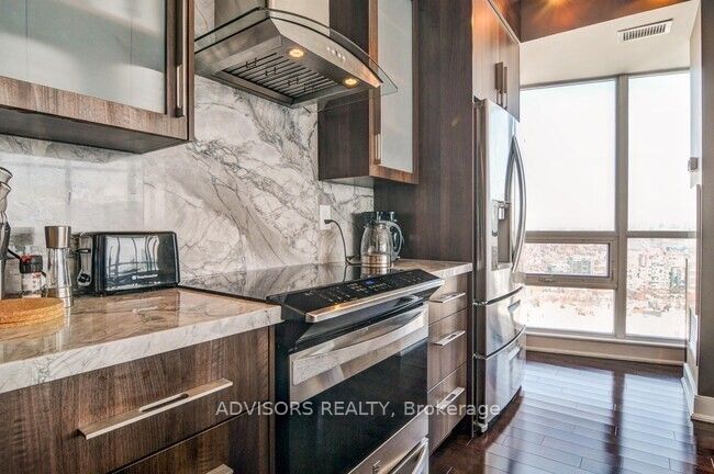 219 Fort York Boulevard Lph 3702 Property Photo 17