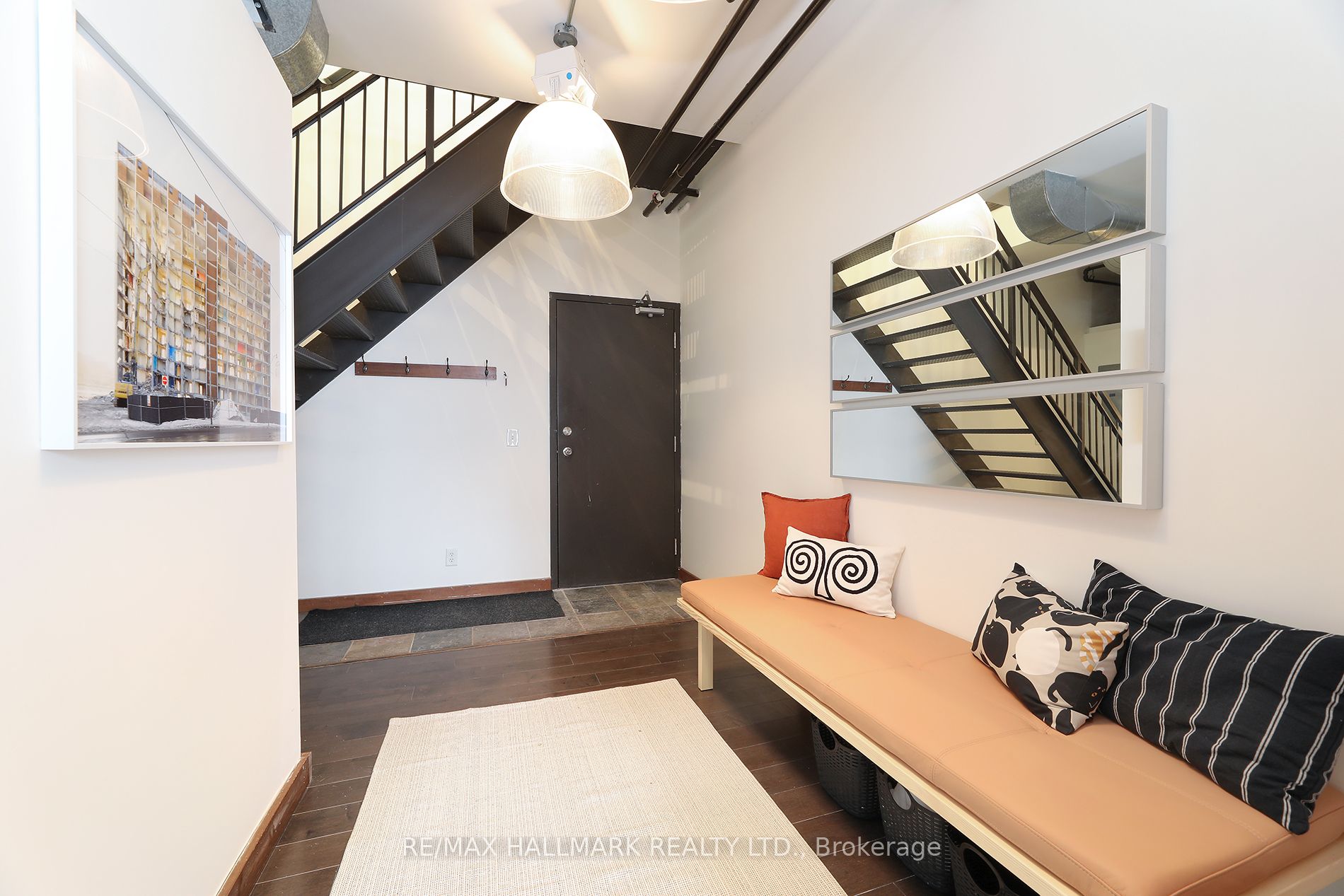 189 Queen Street E 7 Property Photo 2