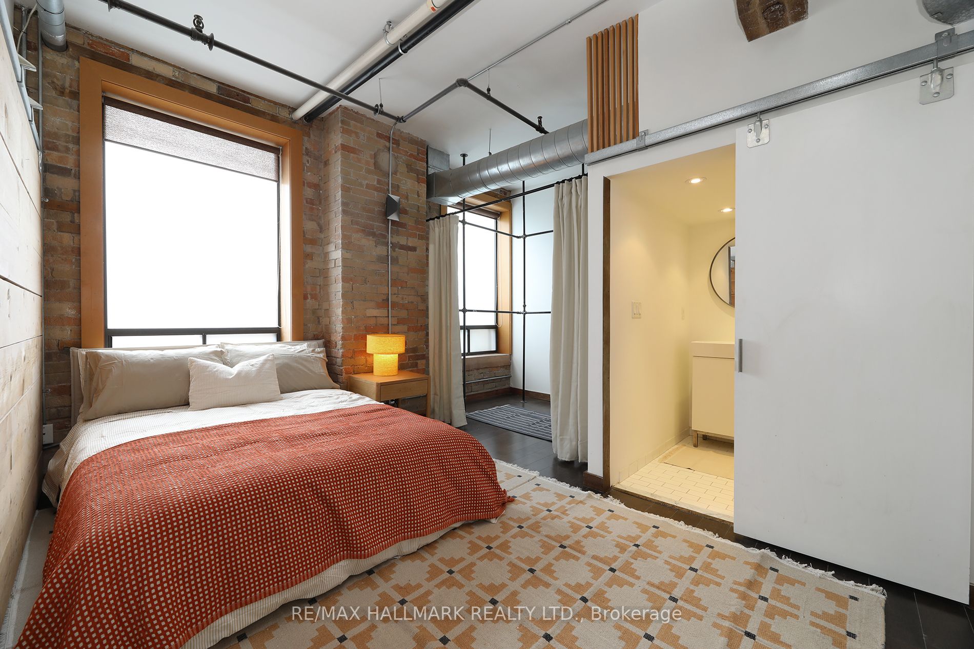 189 Queen Street E 7 Property Photo 8