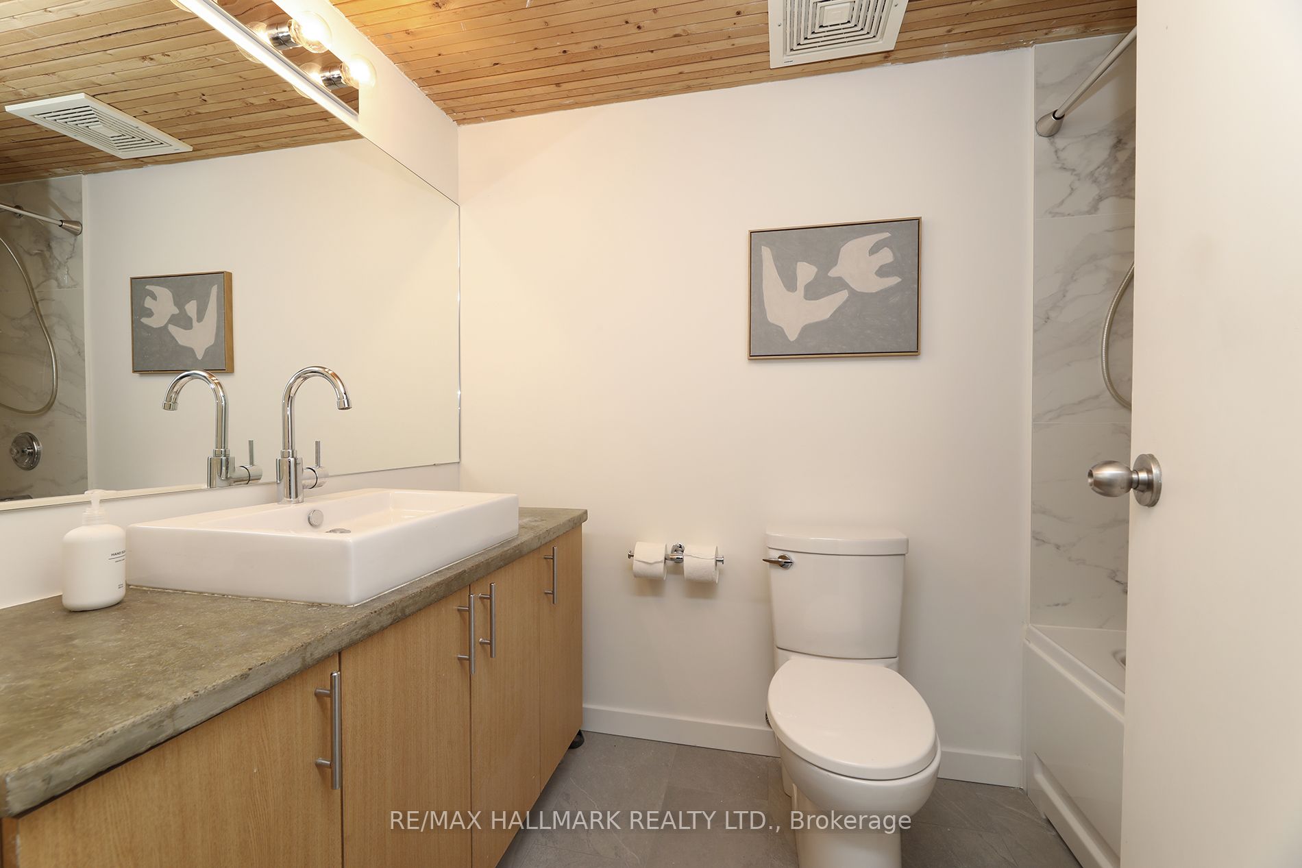 189 Queen Street E 7 Property Photo 14