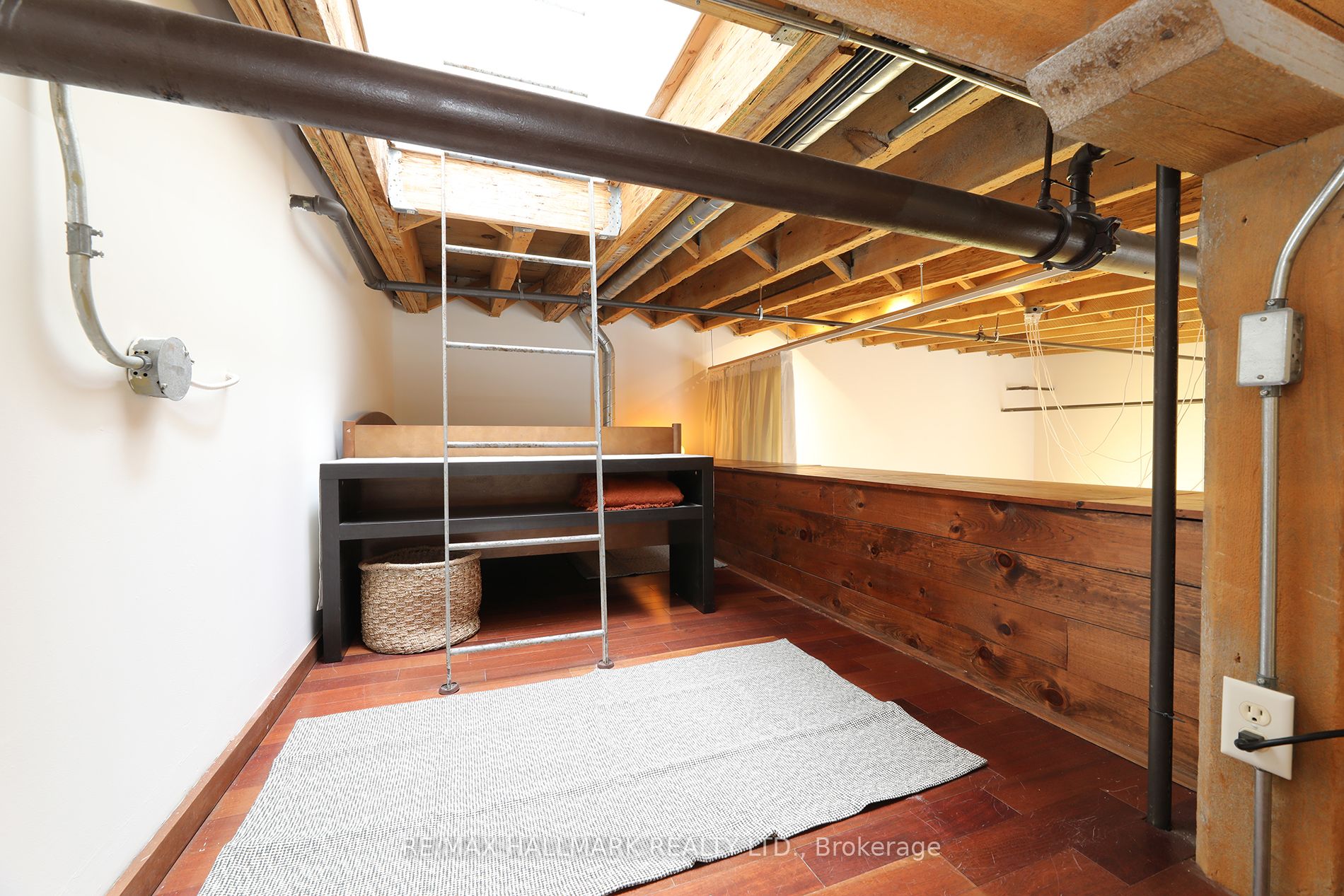 189 Queen Street E 7 Property Photo 29