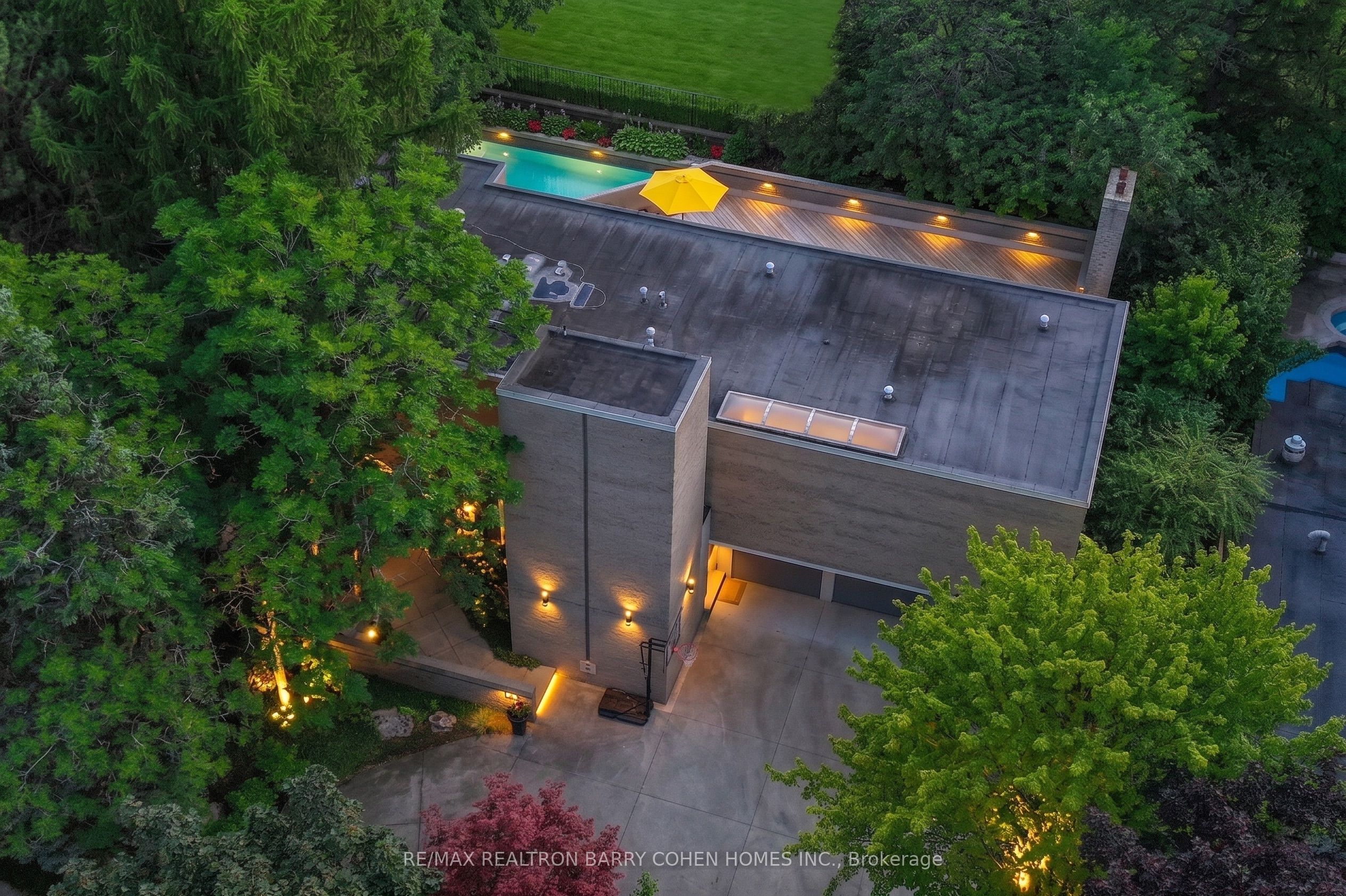 10 Penwood Crescent Property Photo 2