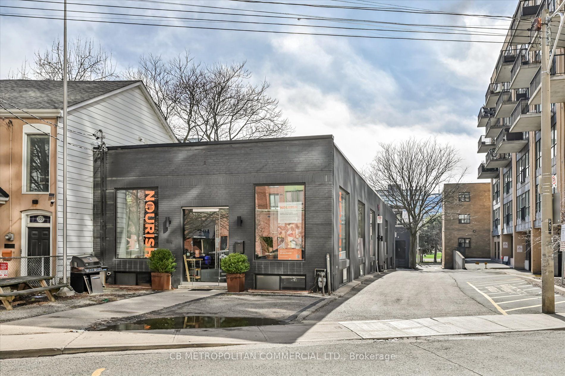 201 Niagara Street Property Photo 2