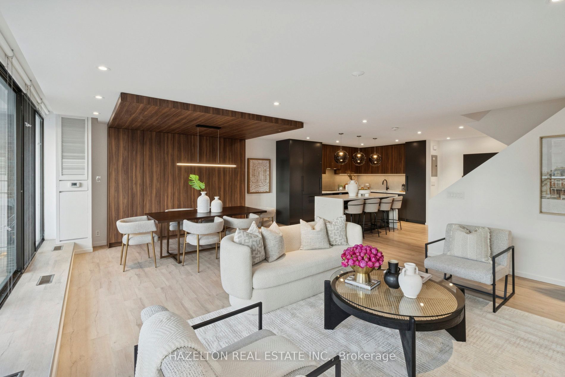 55a Avenue Road 405 Property Photo 4