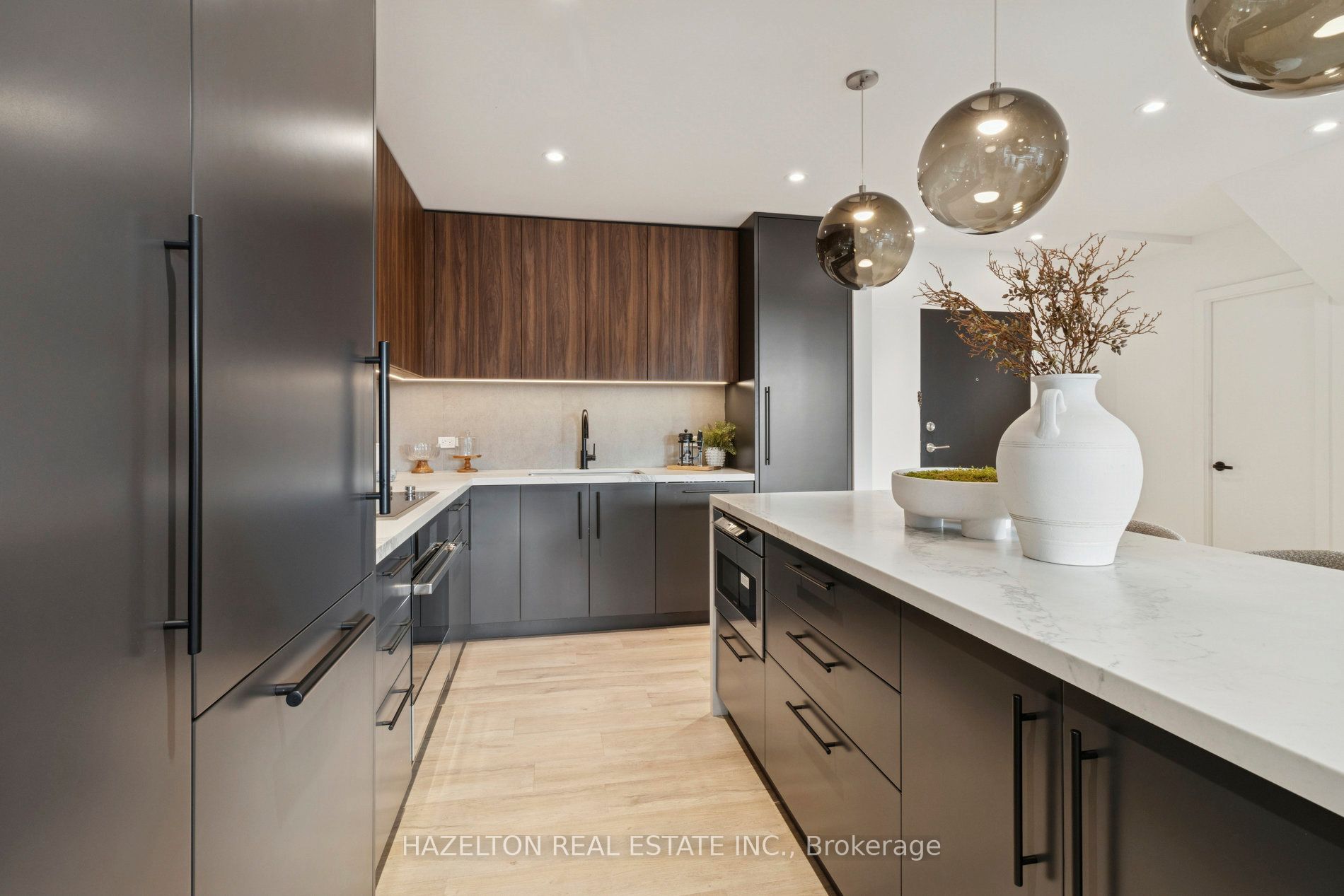 55a Avenue Road 405 Property Photo 8