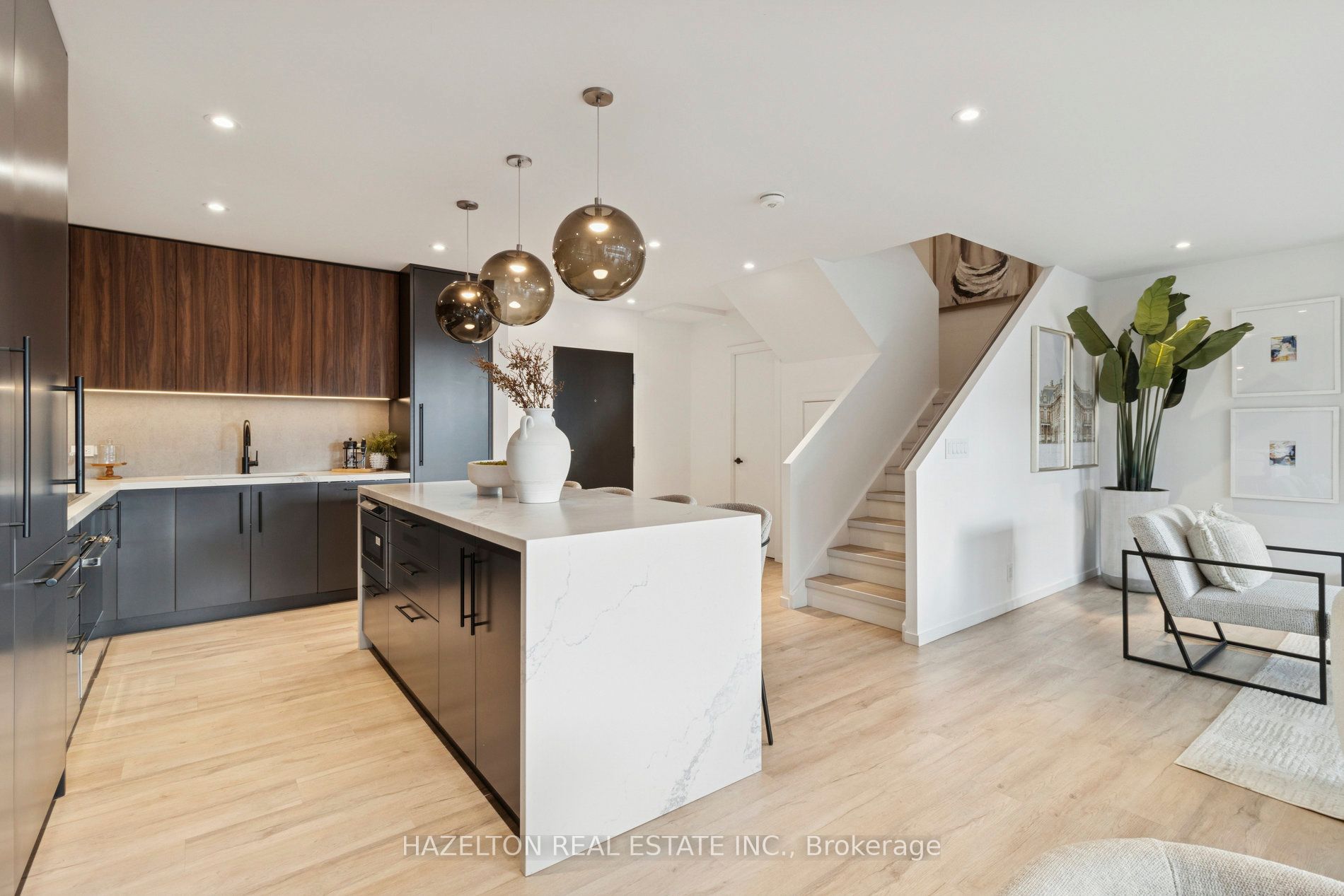 55a Avenue Road 405 Property Photo 11