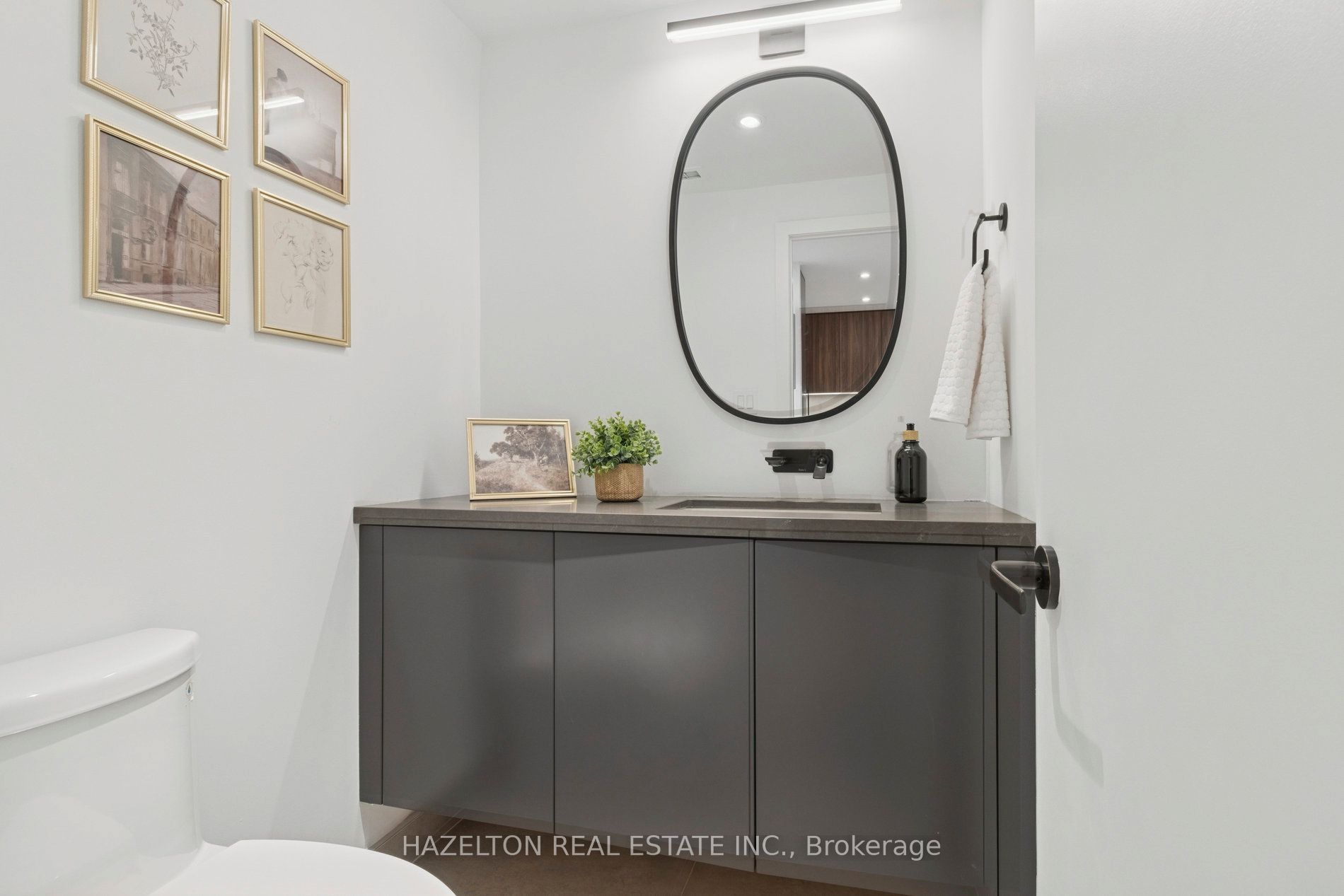 55a Avenue Road 405 Property Photo 14