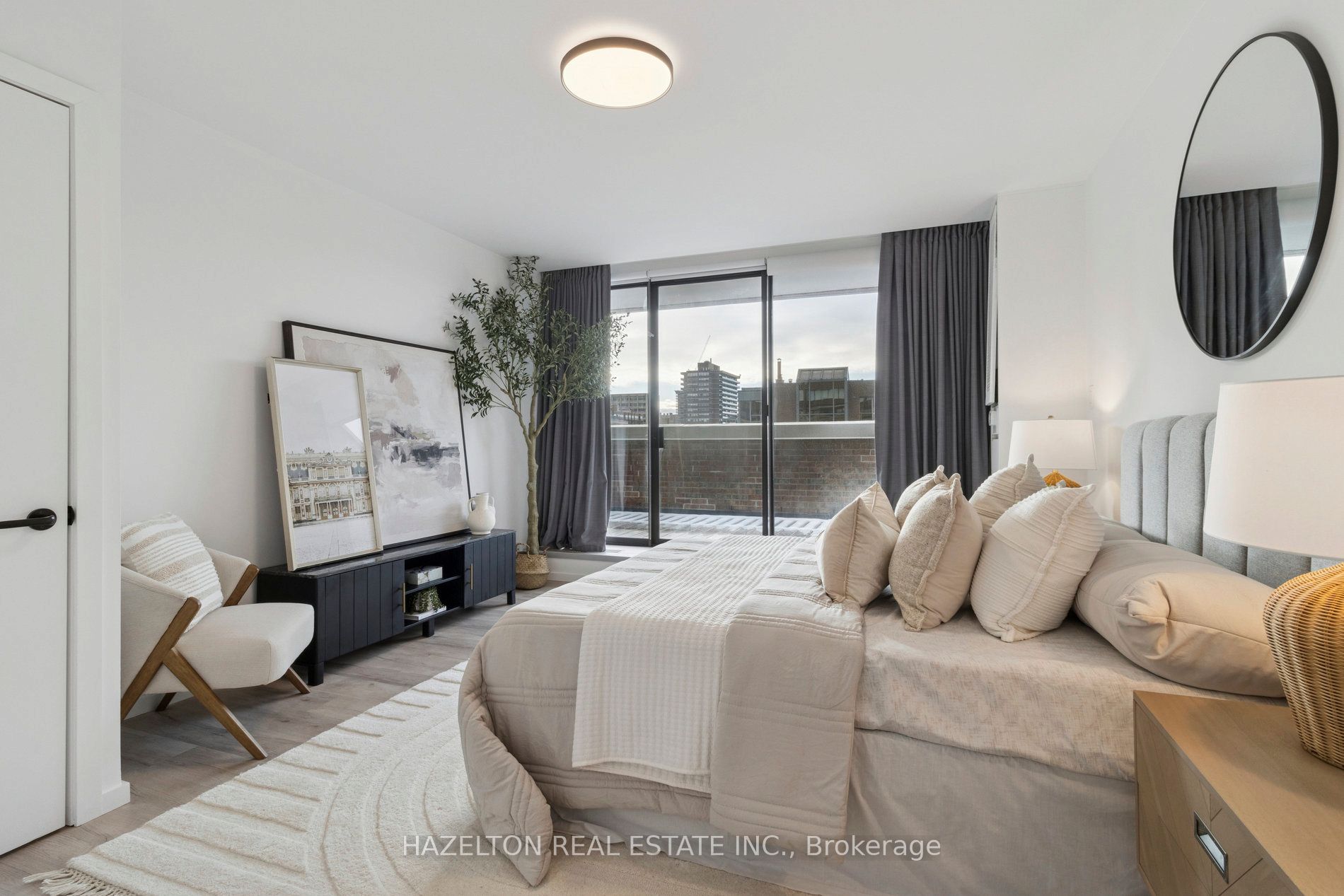 55a Avenue Road 405 Property Photo 15