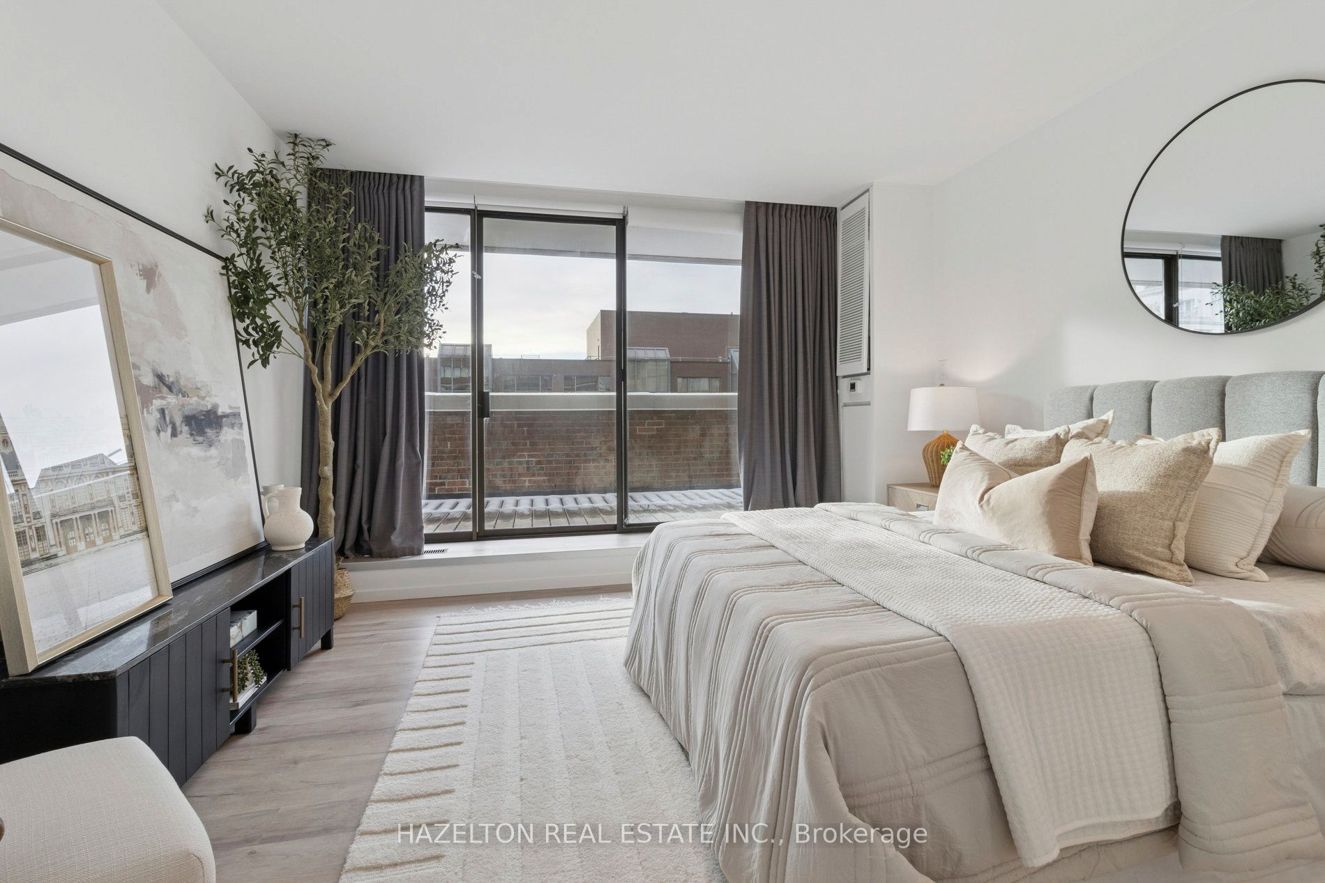 55a Avenue Road 405 Property Photo 16