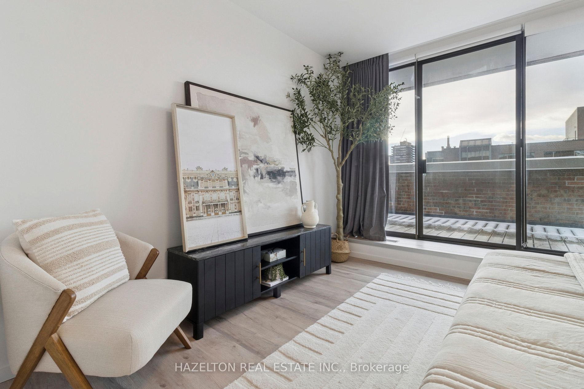 55a Avenue Road 405 Property Photo 17