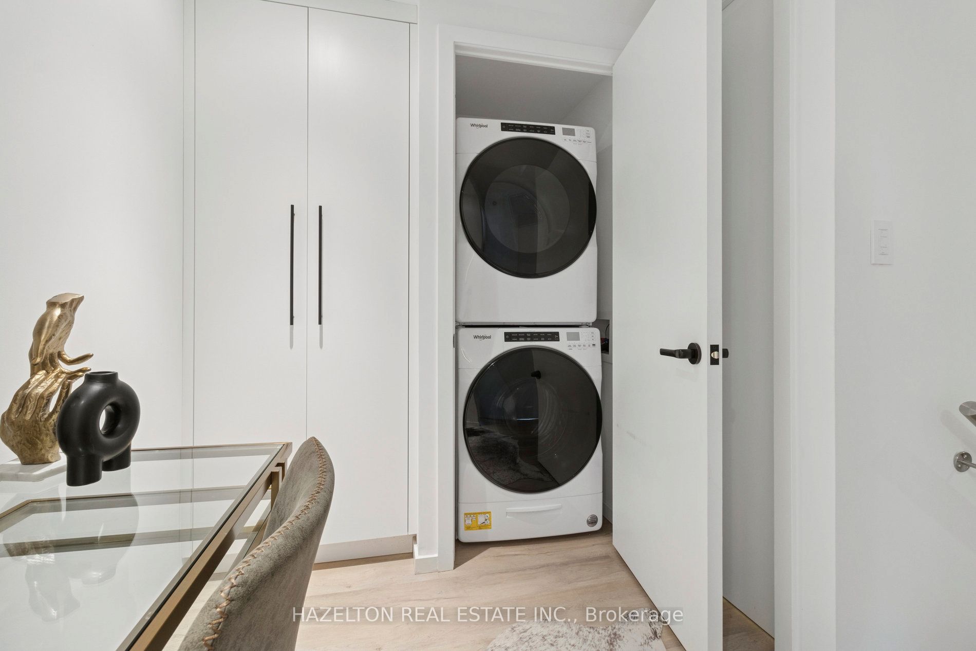 55a Avenue Road 405 Property Photo 25