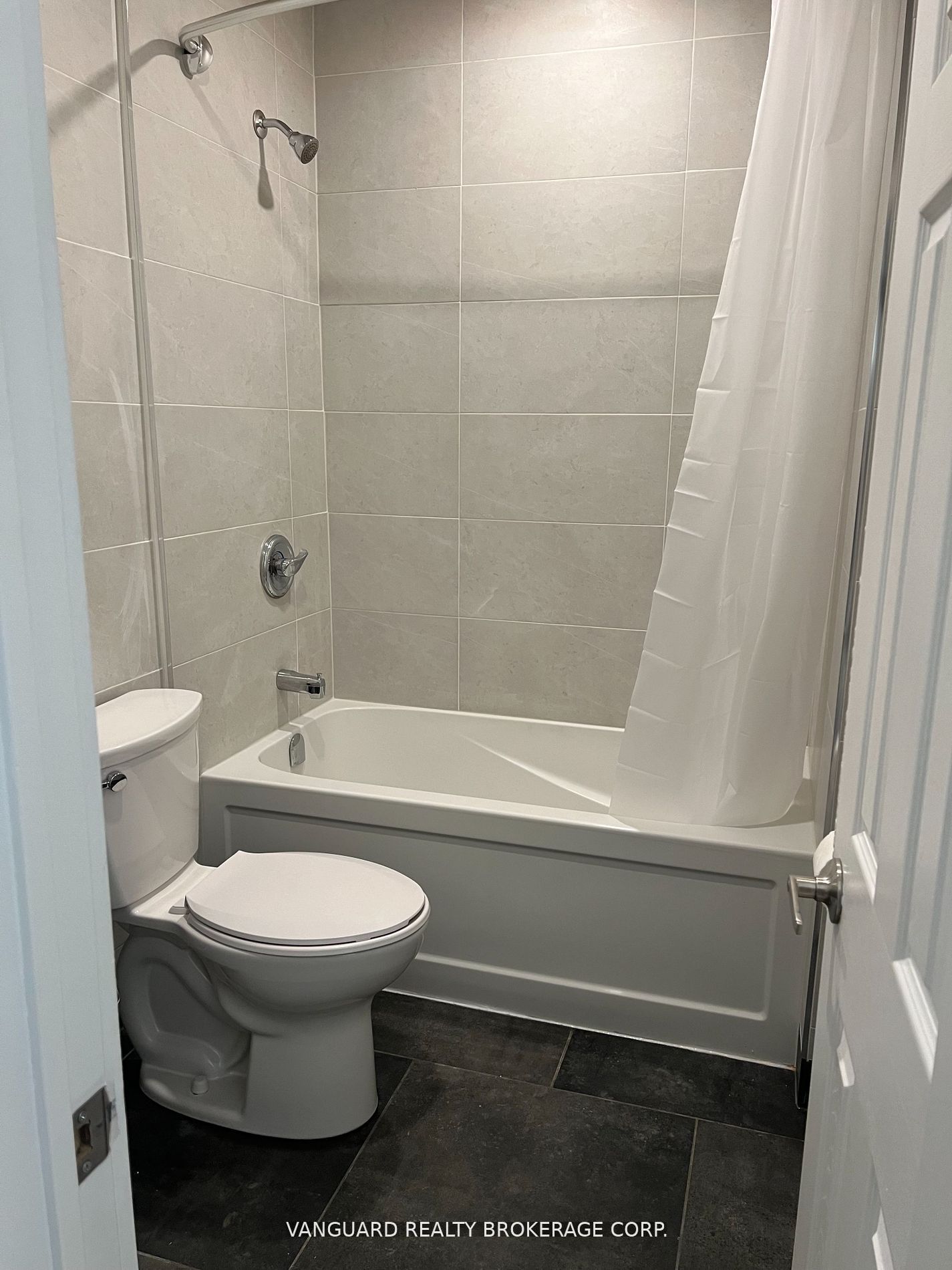 1623a Eglinton Avenue Property Photo 6
