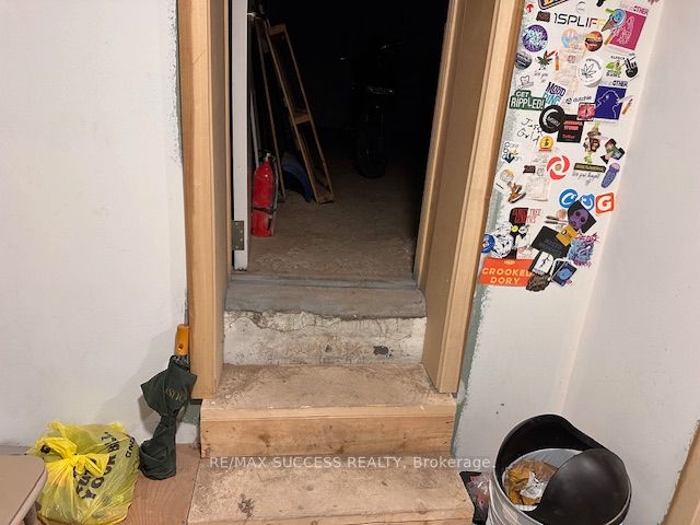 764 St Clair Avenue W Property Photo 28