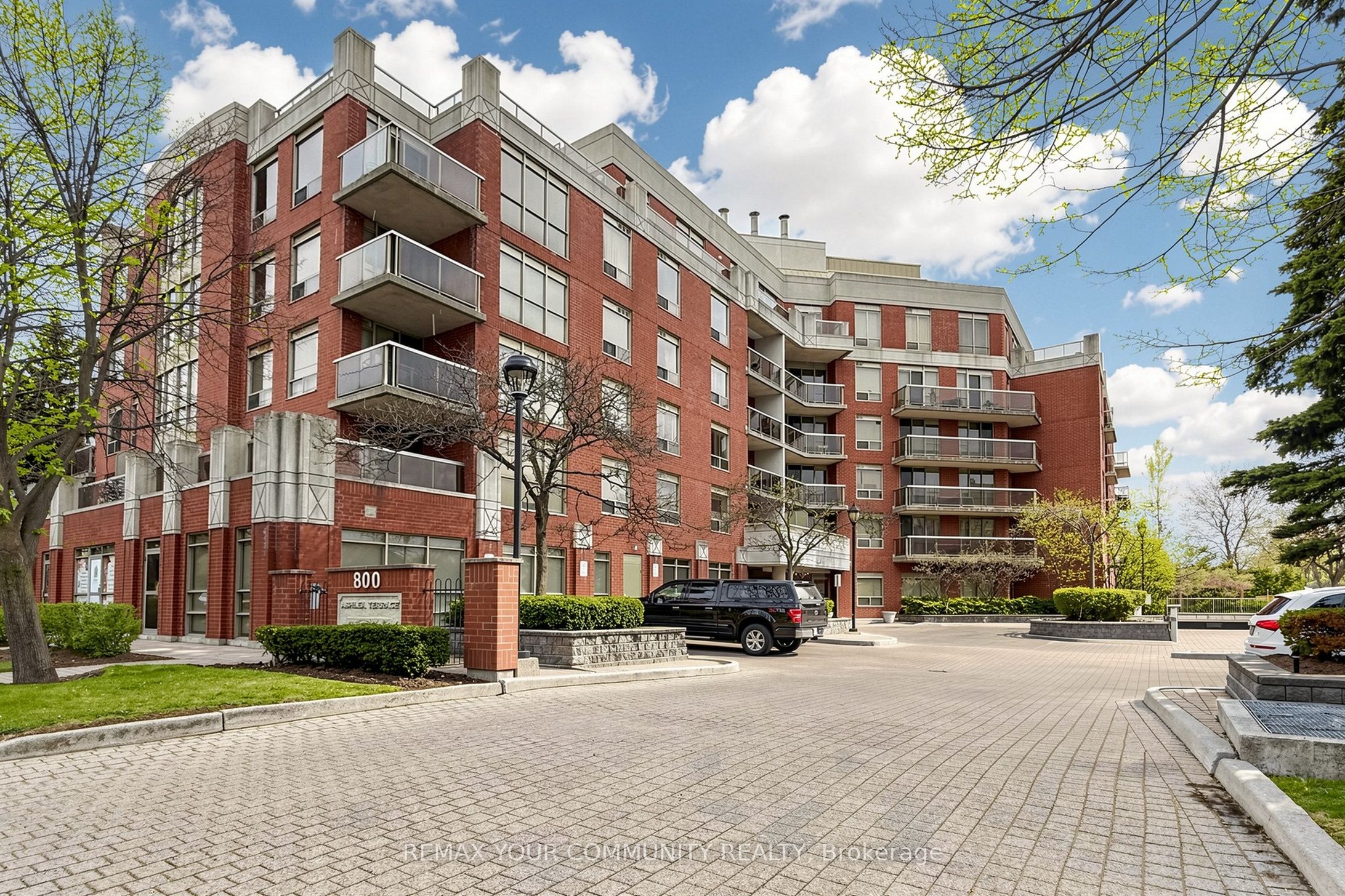 800 Sheppard Avenue W 506 Property Photo 2
