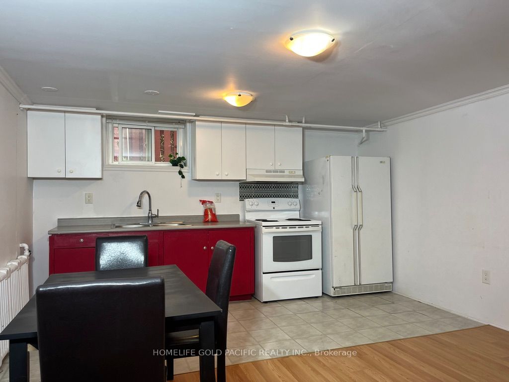244 Maxwell (basement) Street Property Photo 4