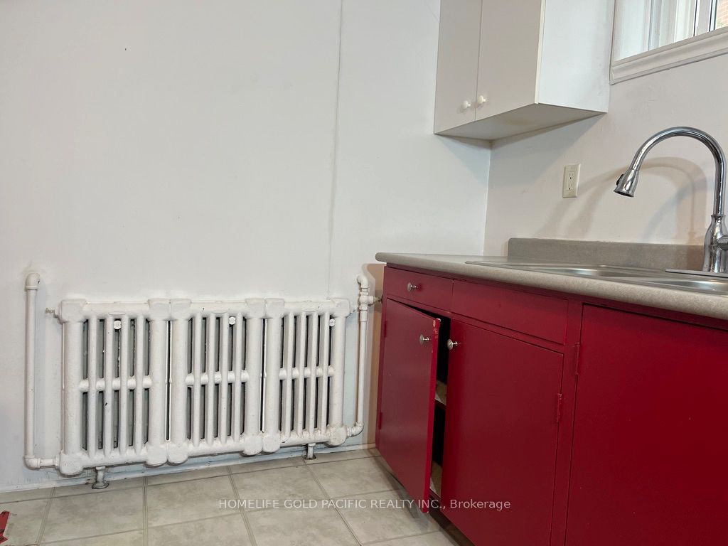 244 Maxwell (basement) Street Property Photo 8