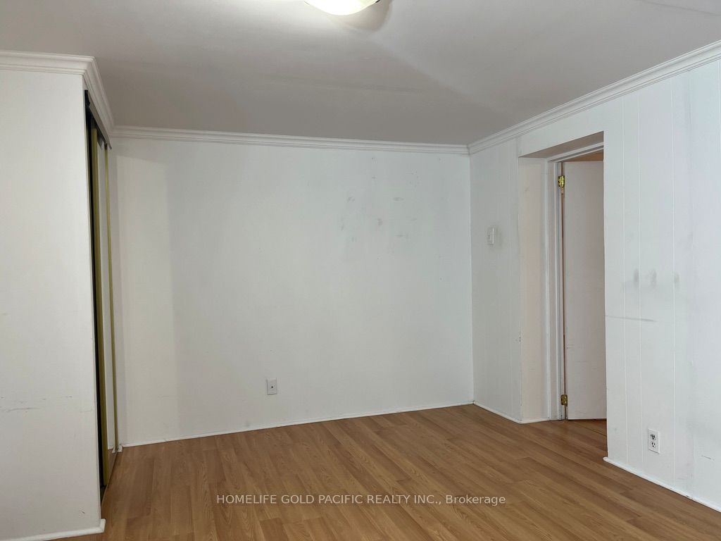 244 Maxwell (basement) Street Property Photo 9