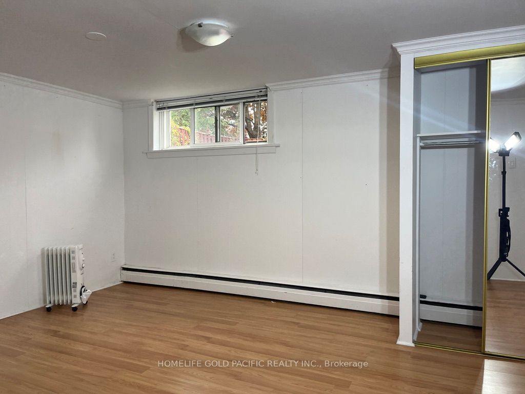 244 Maxwell (basement) Street Property Photo 10