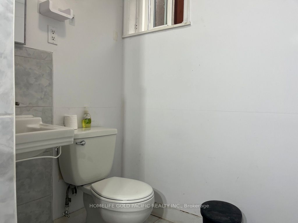 244 Maxwell (basement) Street Property Photo 12