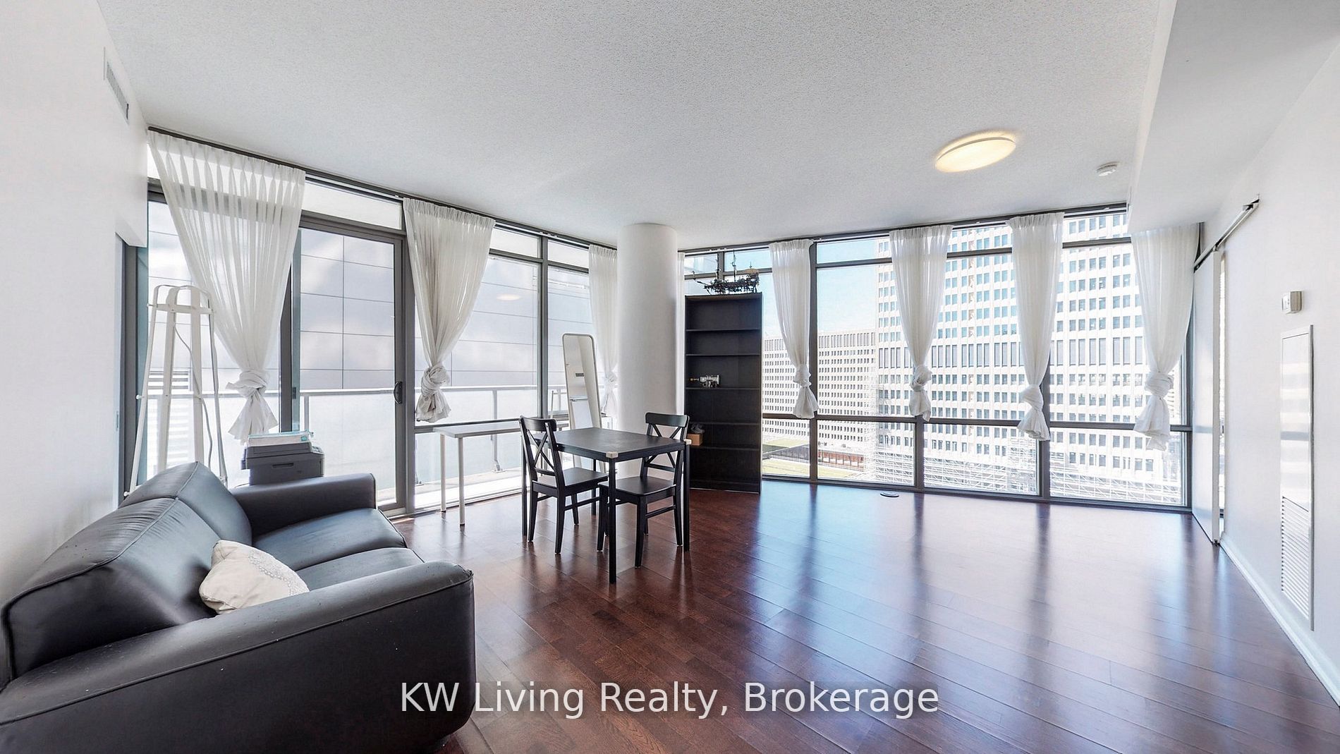 832 Bay Street 1303 Property Photo 16