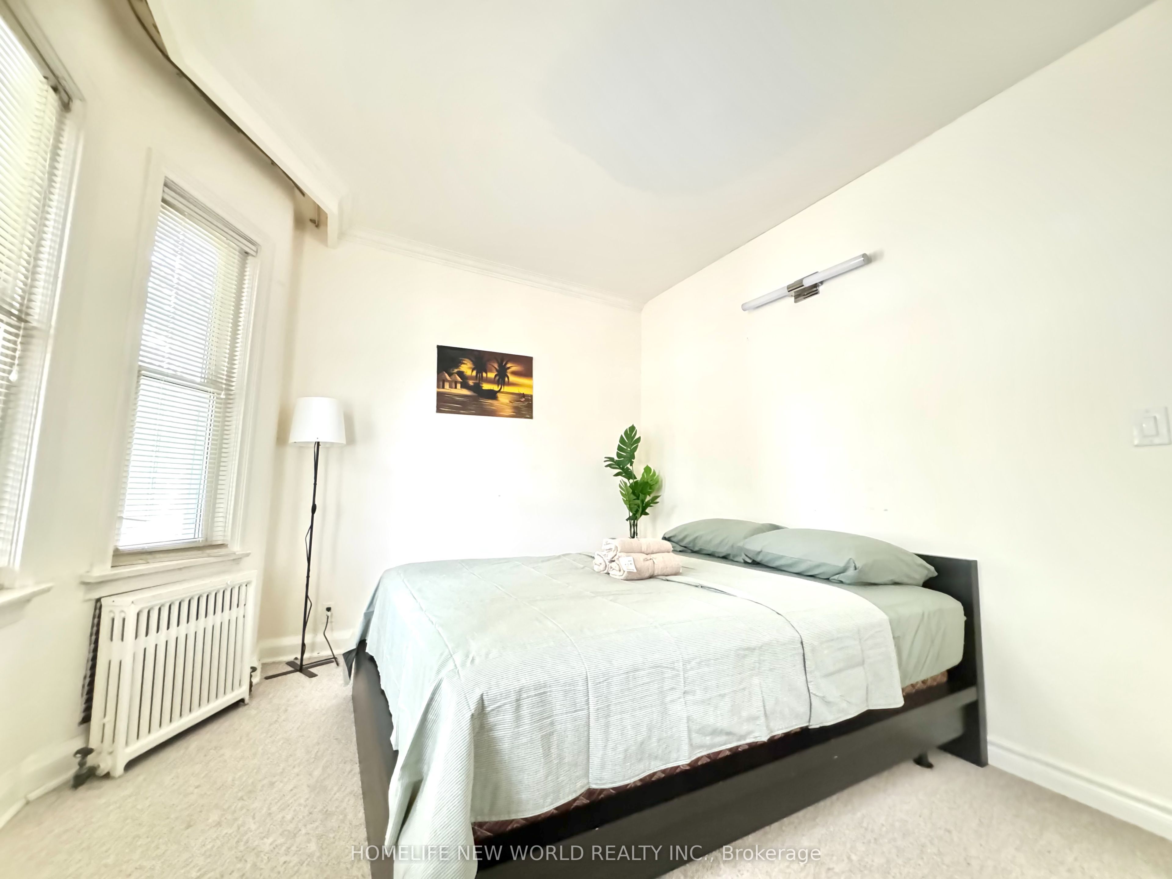 1563 Bathurst Street Property Photo 5