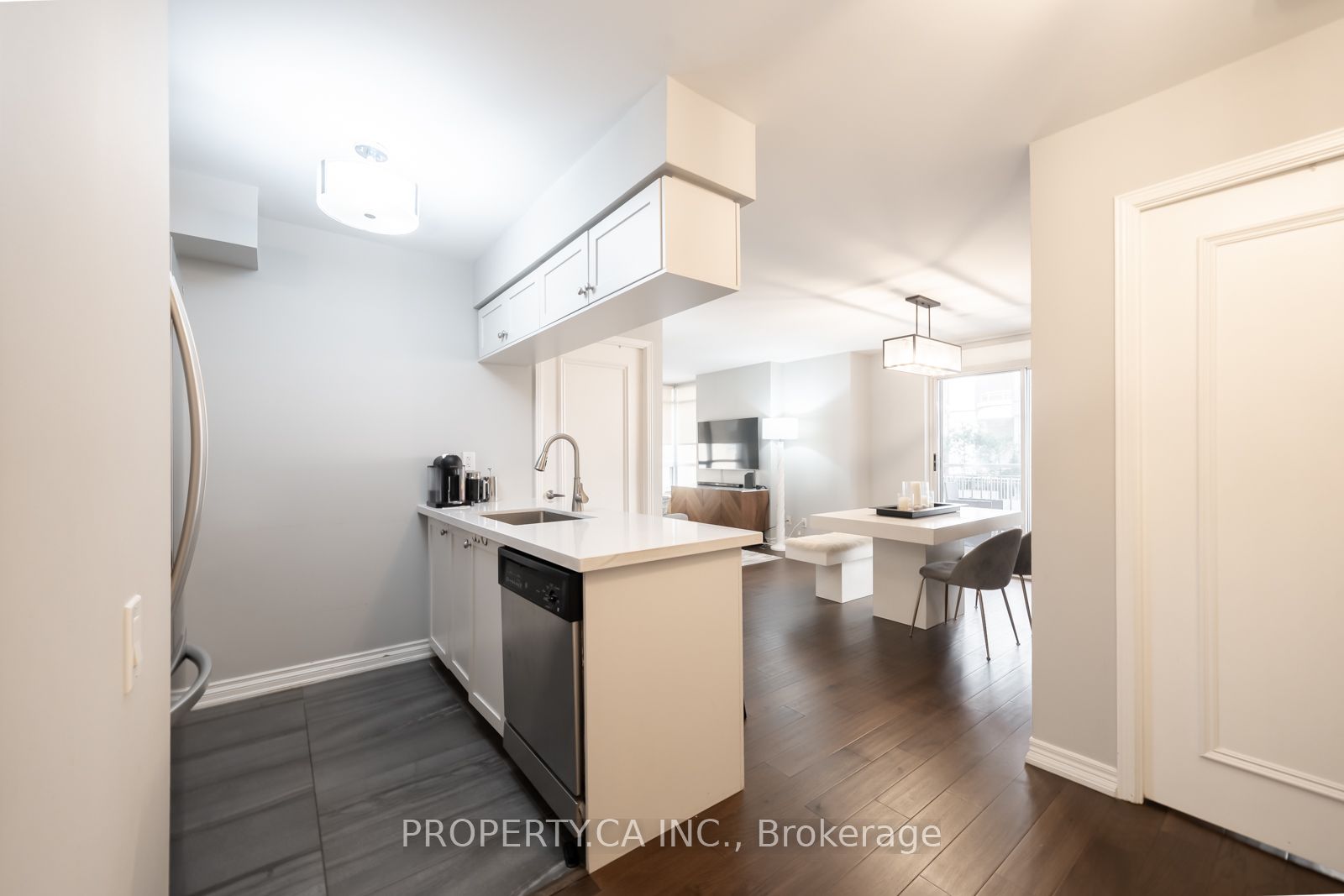 60 St Clair Avenue W 202 Property Photo 7