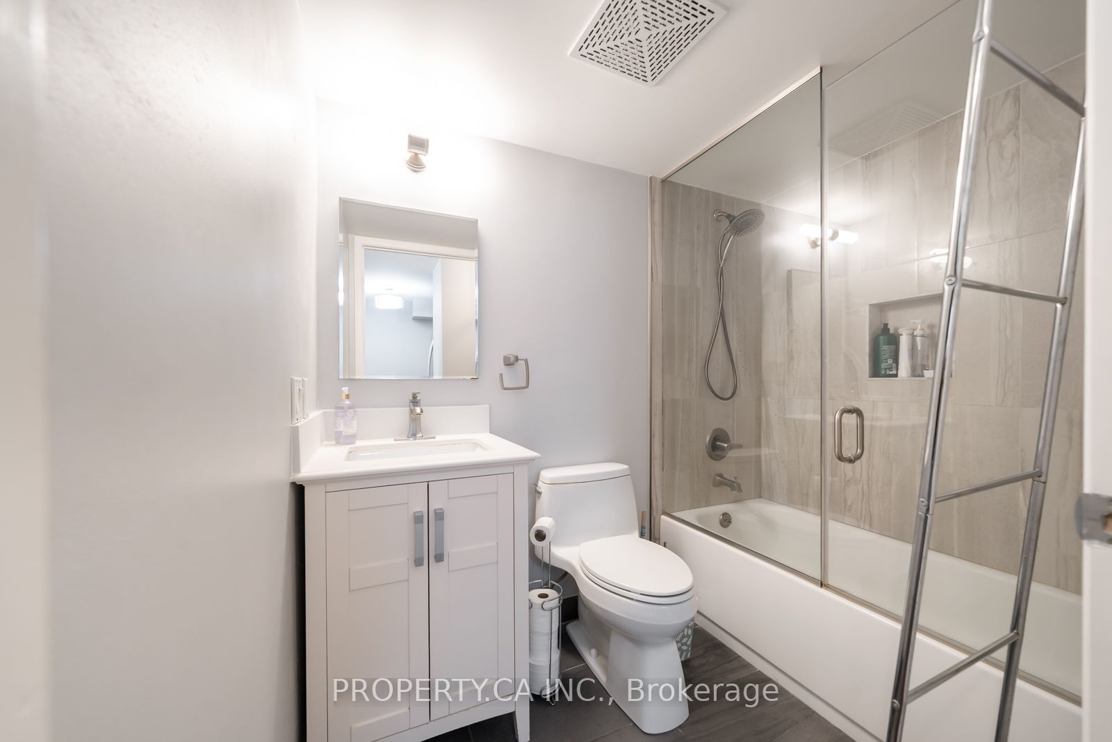 60 St Clair Avenue W 202 Property Photo 12
