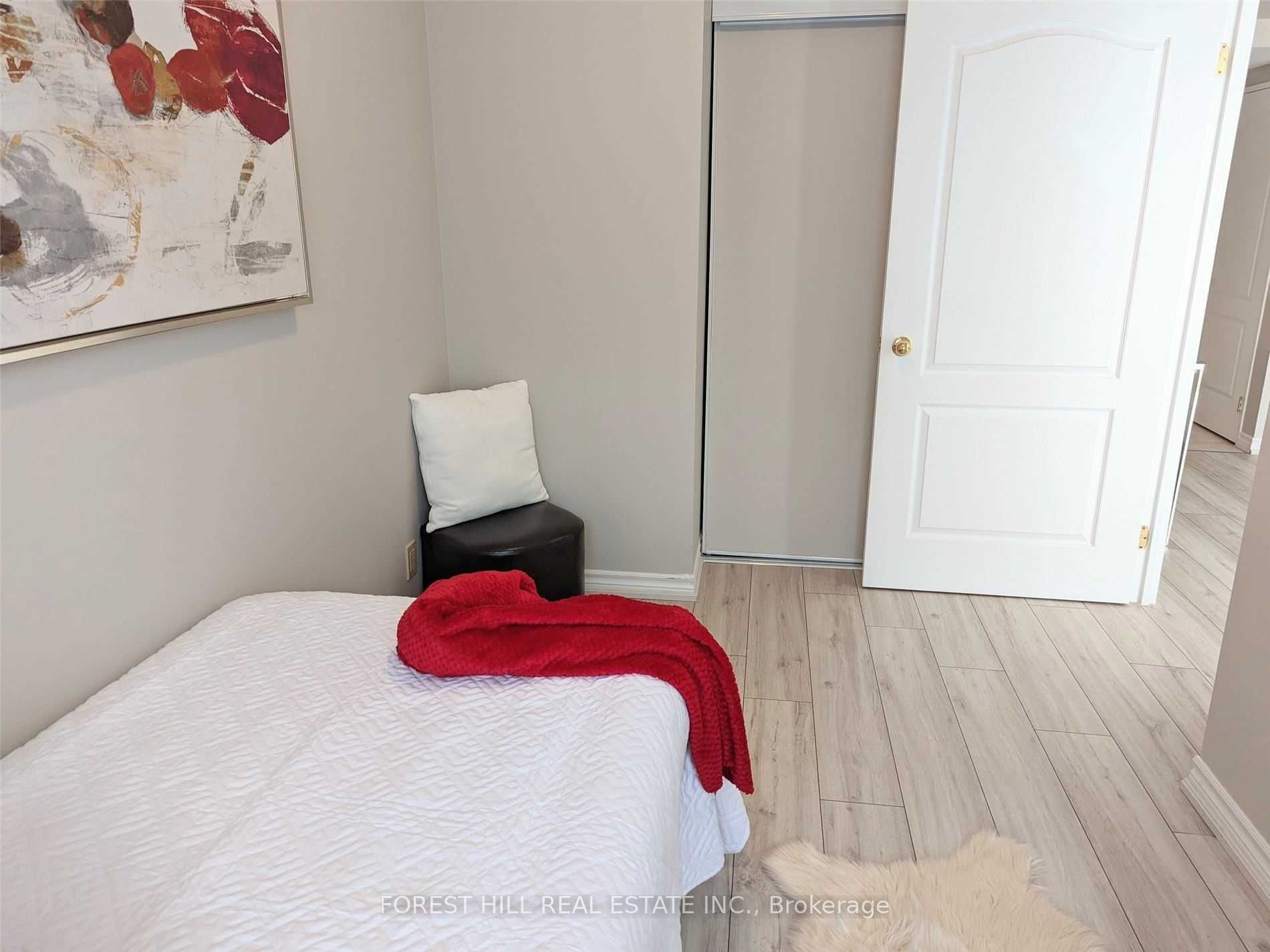 9 Greenbriar Road 103 Property Photo 17