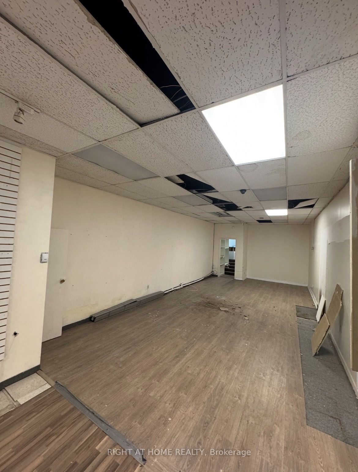 654 Bloor Street W Property Photo 4