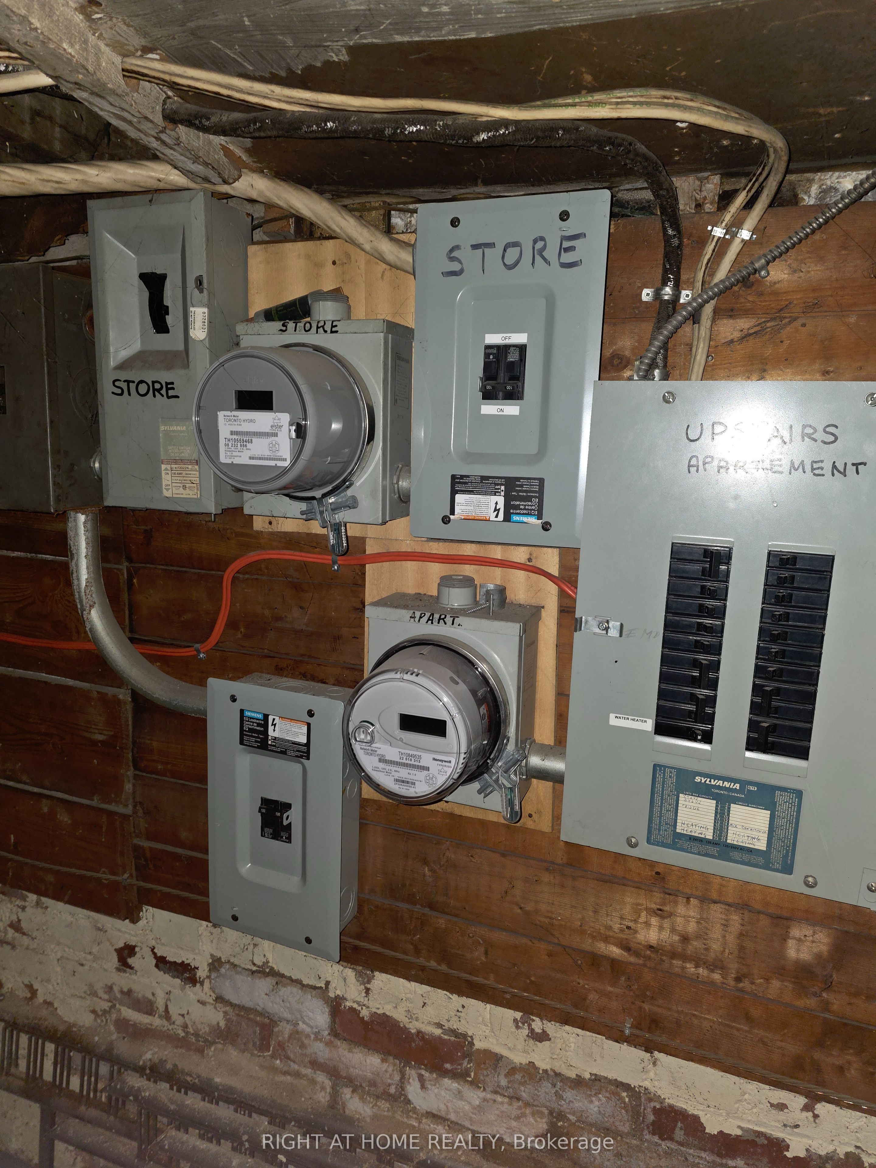 654 Bloor Street W Property Photo 6