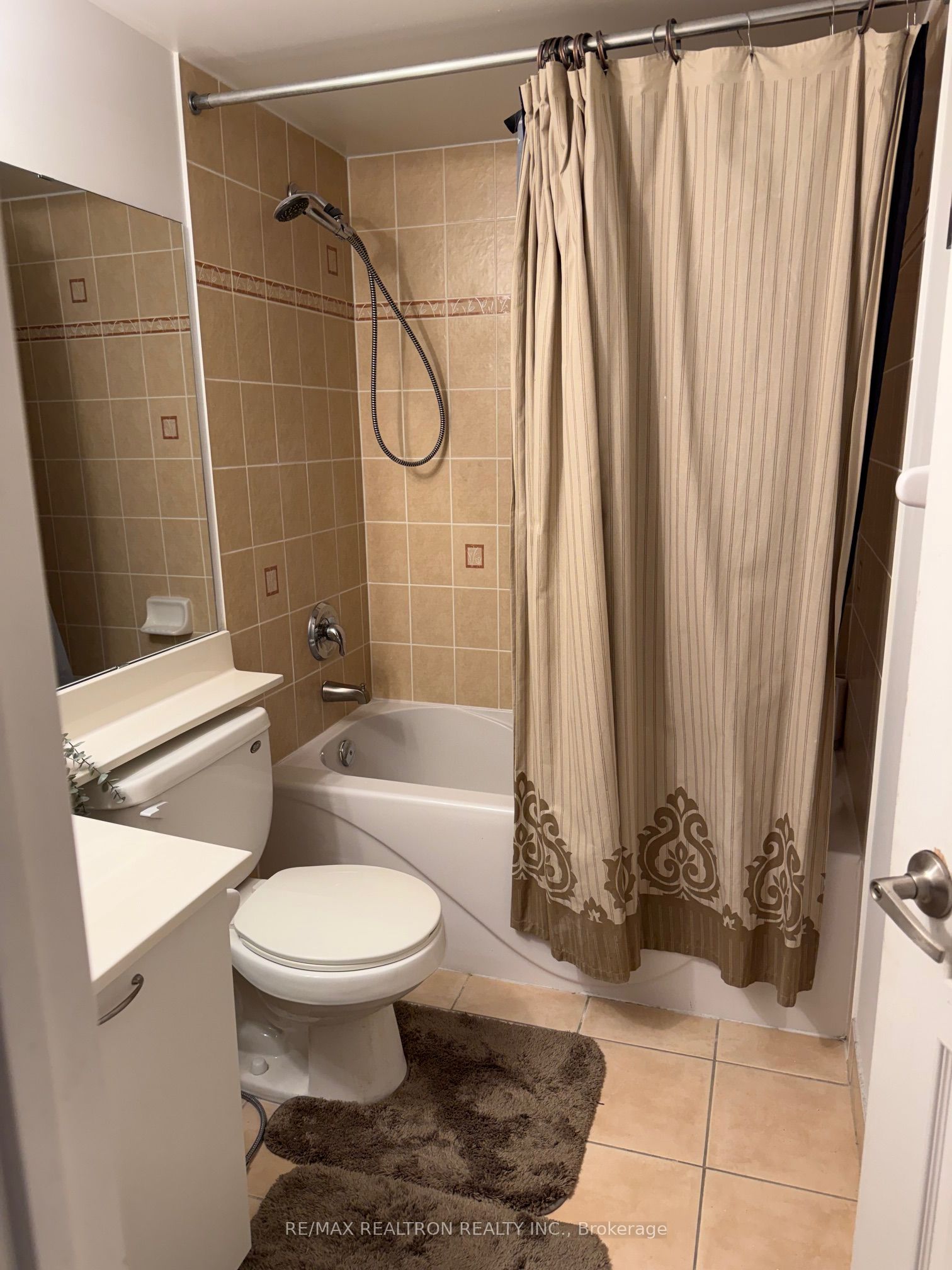 503 Beecroft Road 1610 Property Photo 4