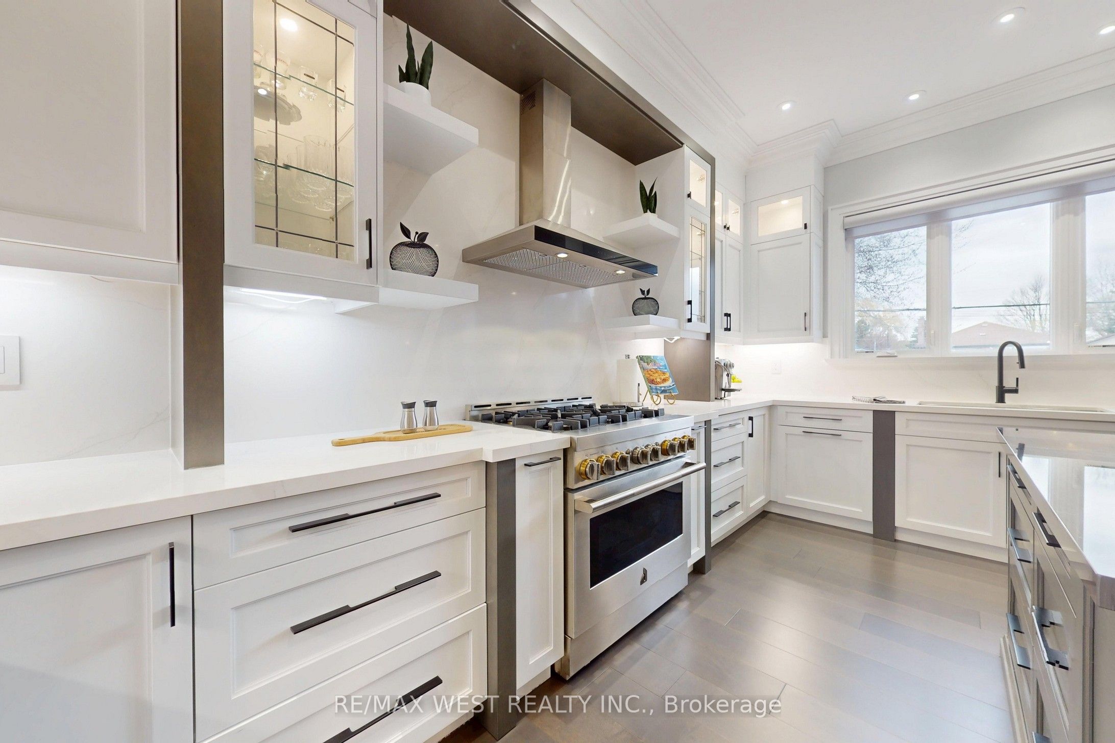 222 Connaught Avenue Property Photo 11