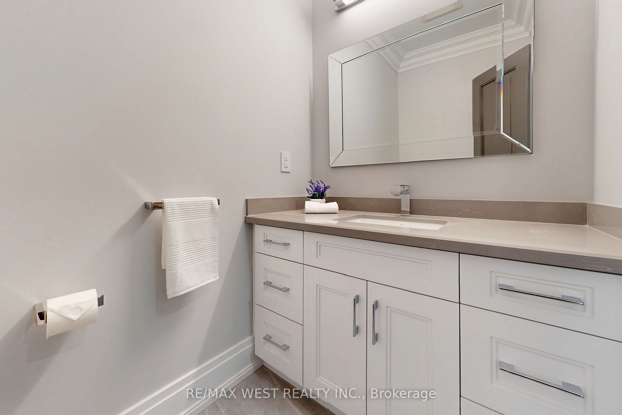 222 Connaught Avenue Property Photo 33
