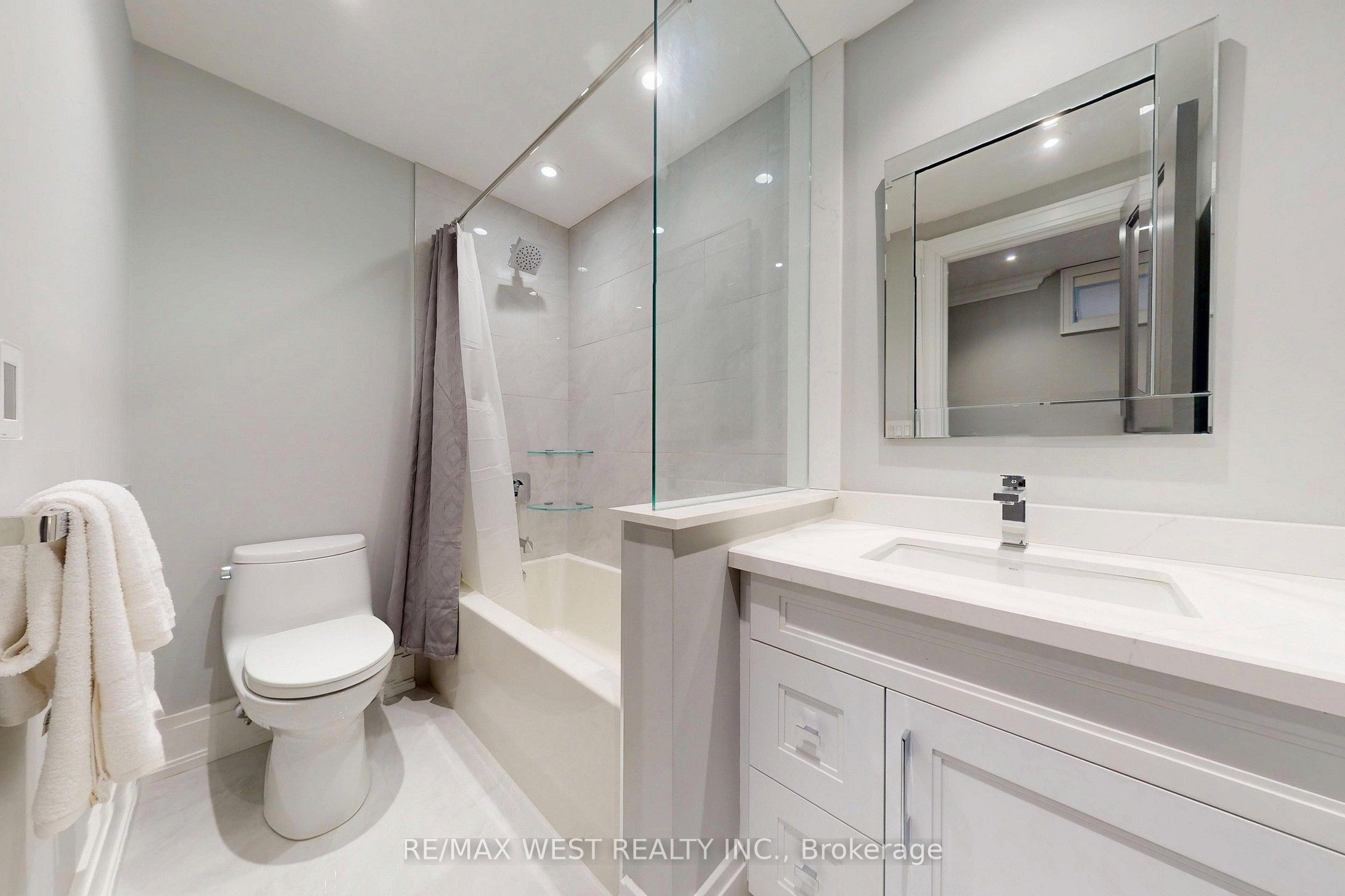 222 Connaught Avenue Property Photo 38