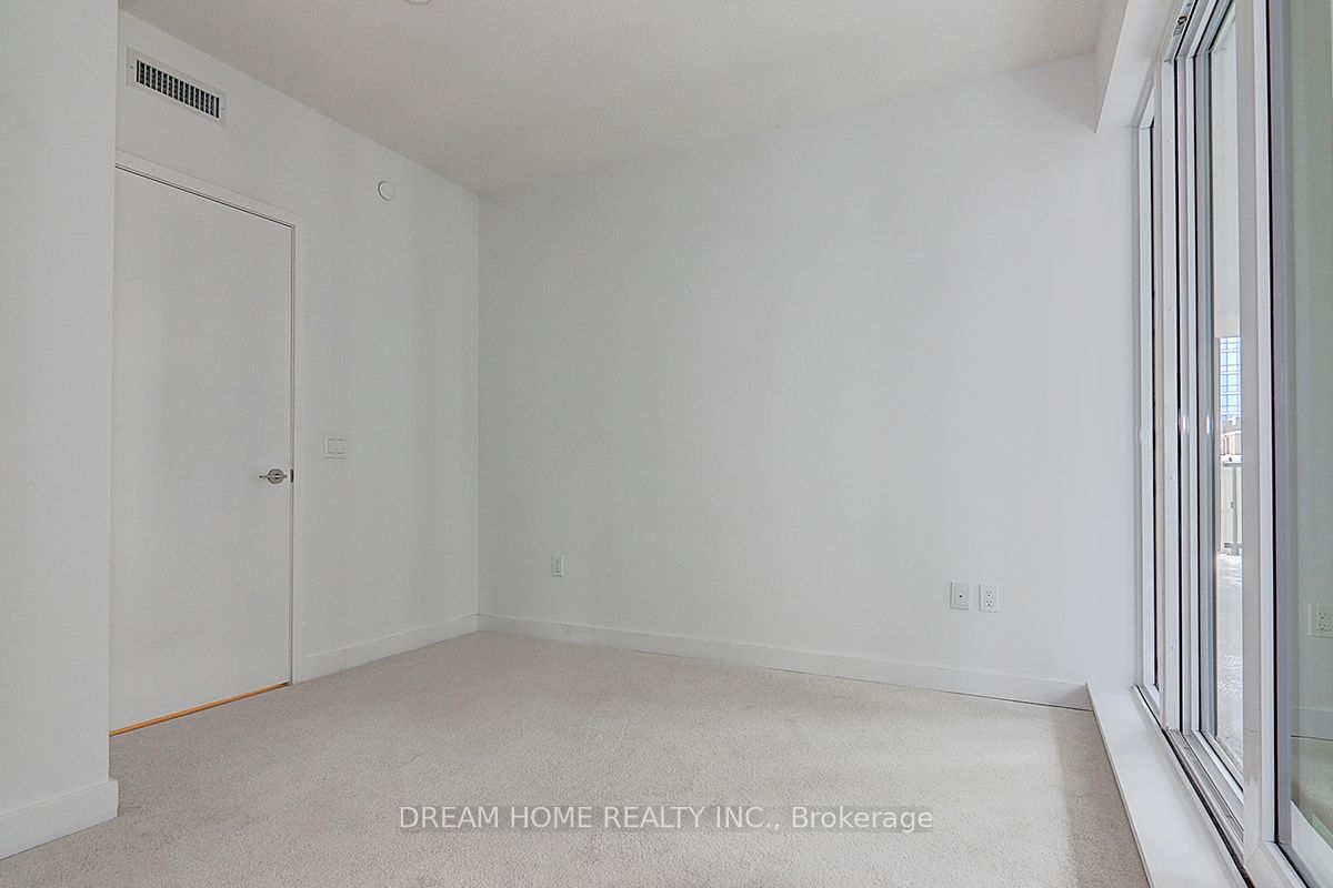 238 Simcoe Street 1608 Property Photo 33