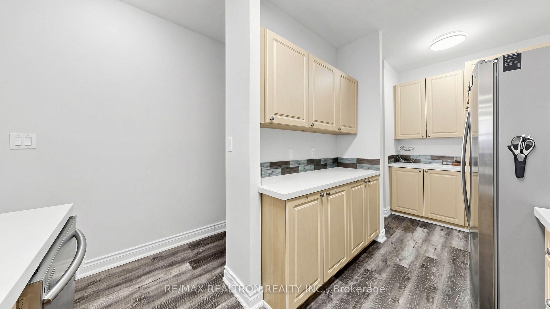 10 Gateway Boulevard 616 Property Photo 24