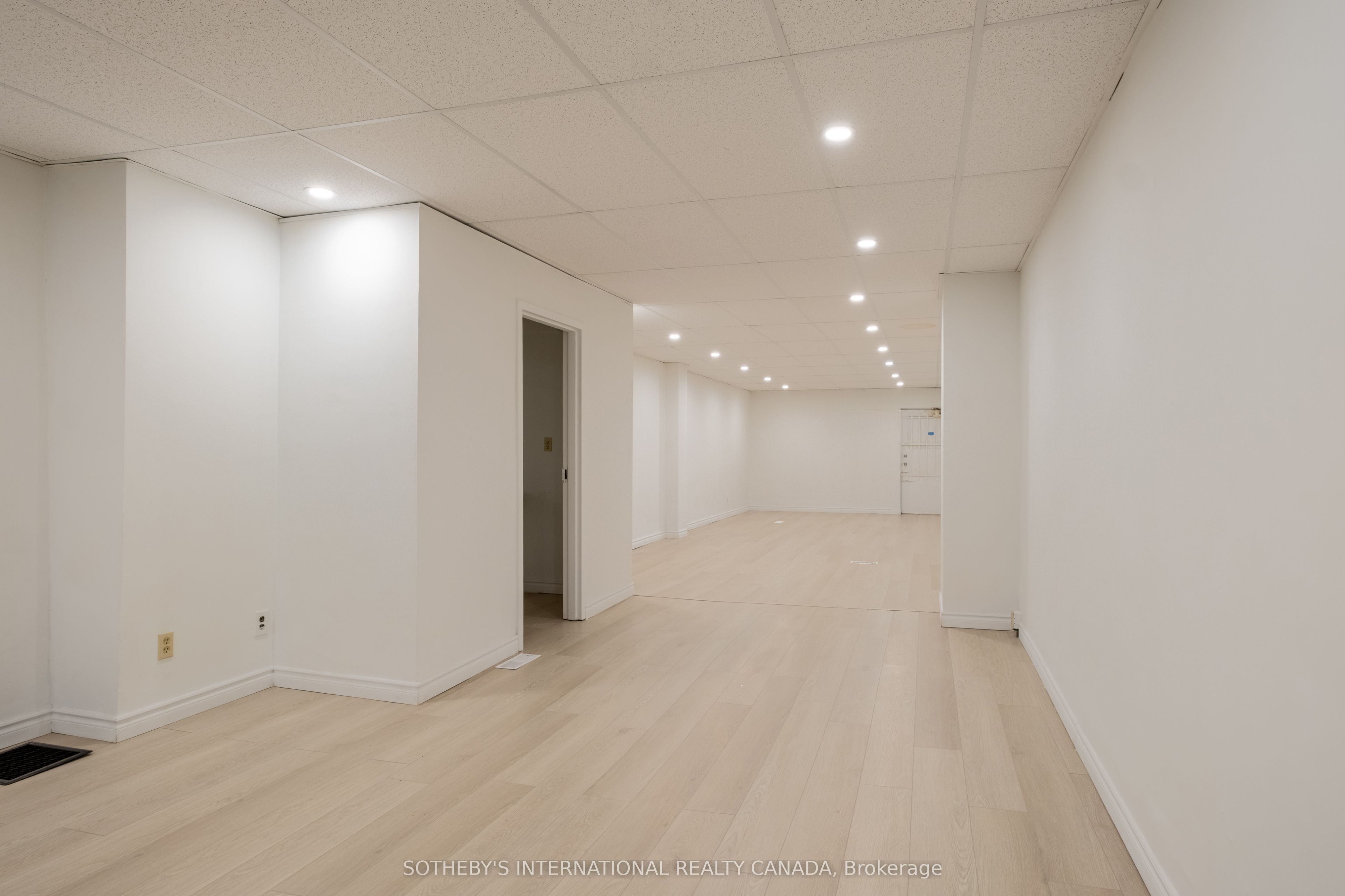641 St Clair Avenue W Property Photo 7