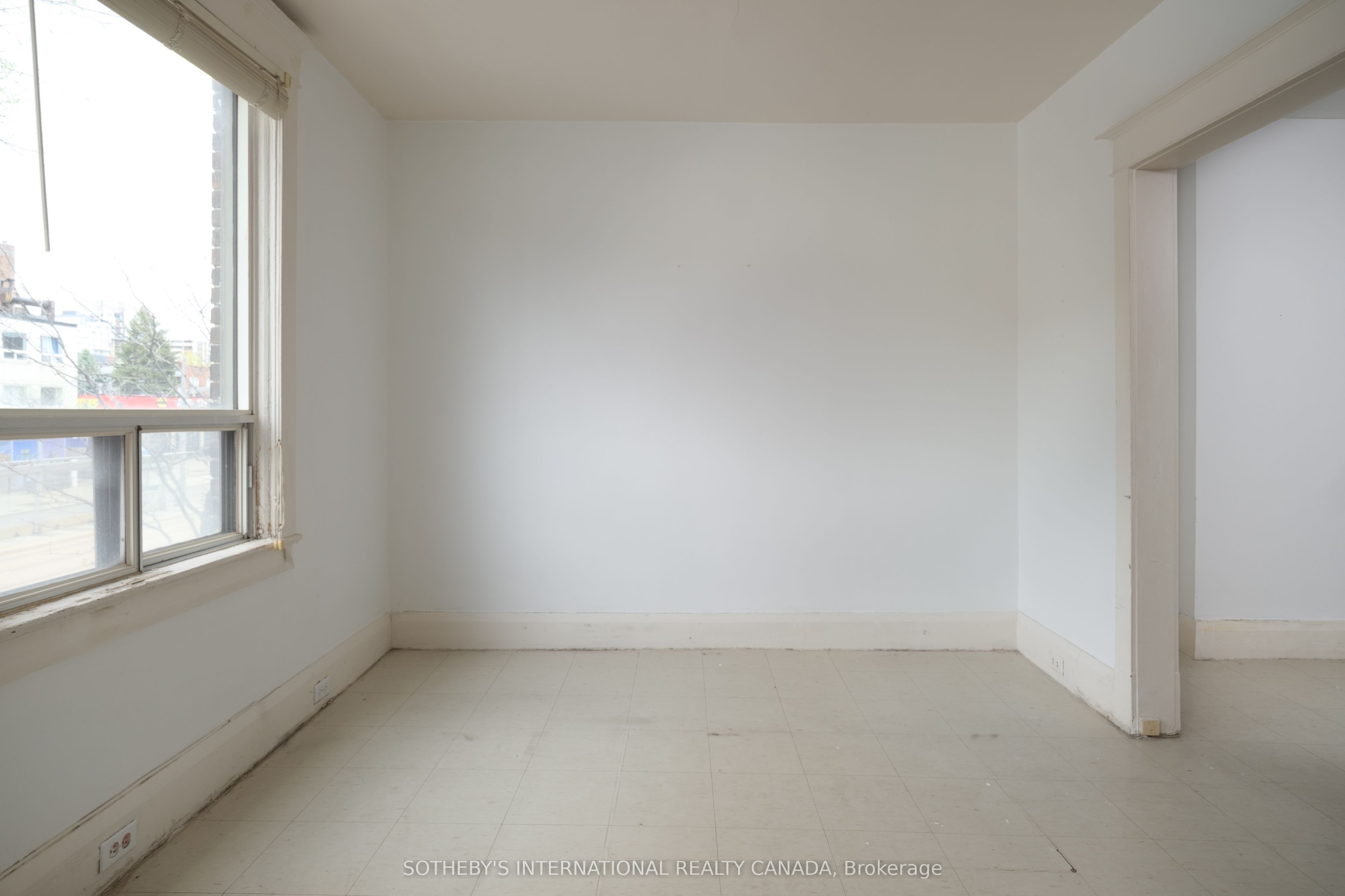 641 St Clair Avenue W Property Photo 10