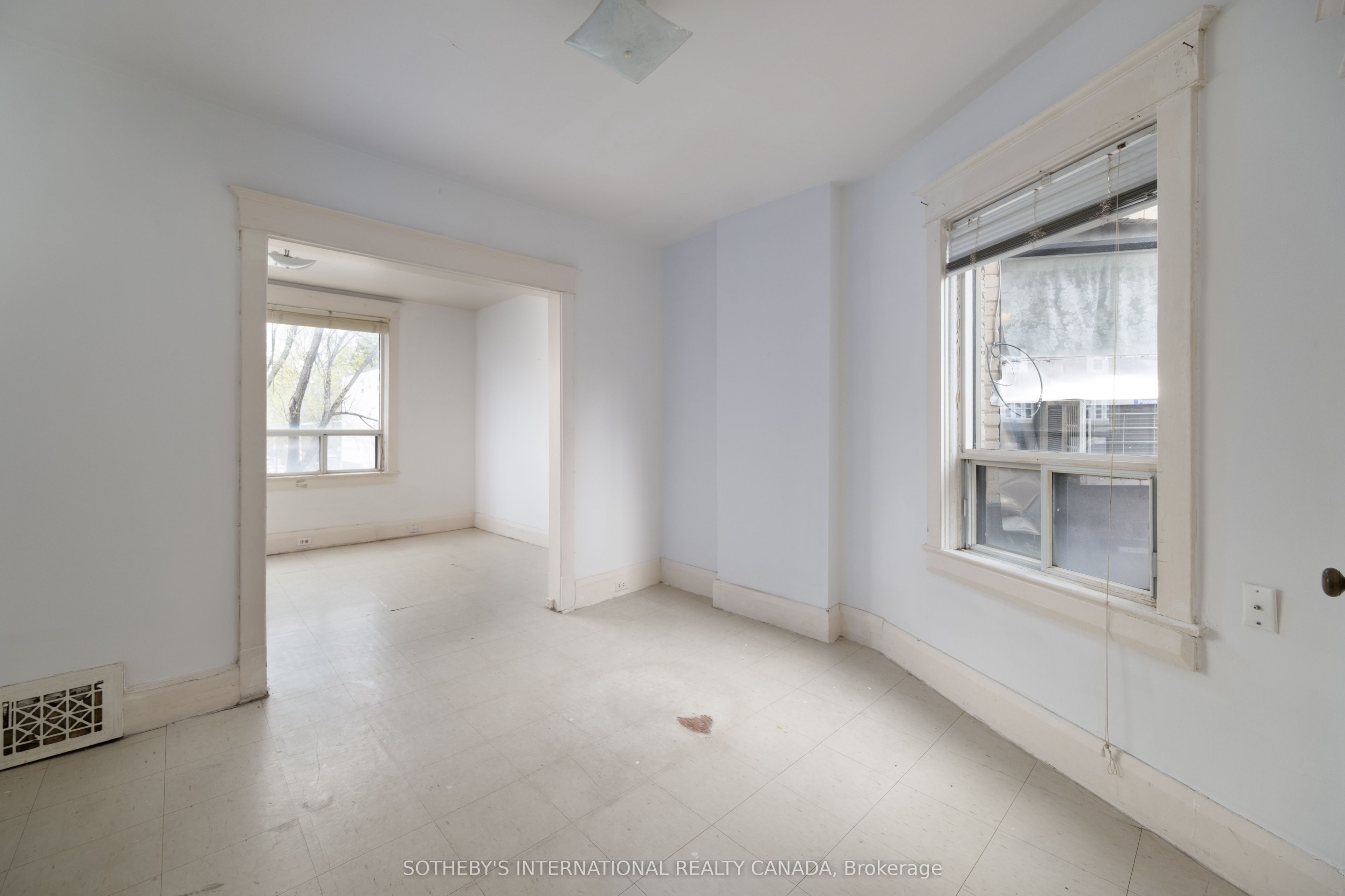 641 St Clair Avenue W Property Photo 11
