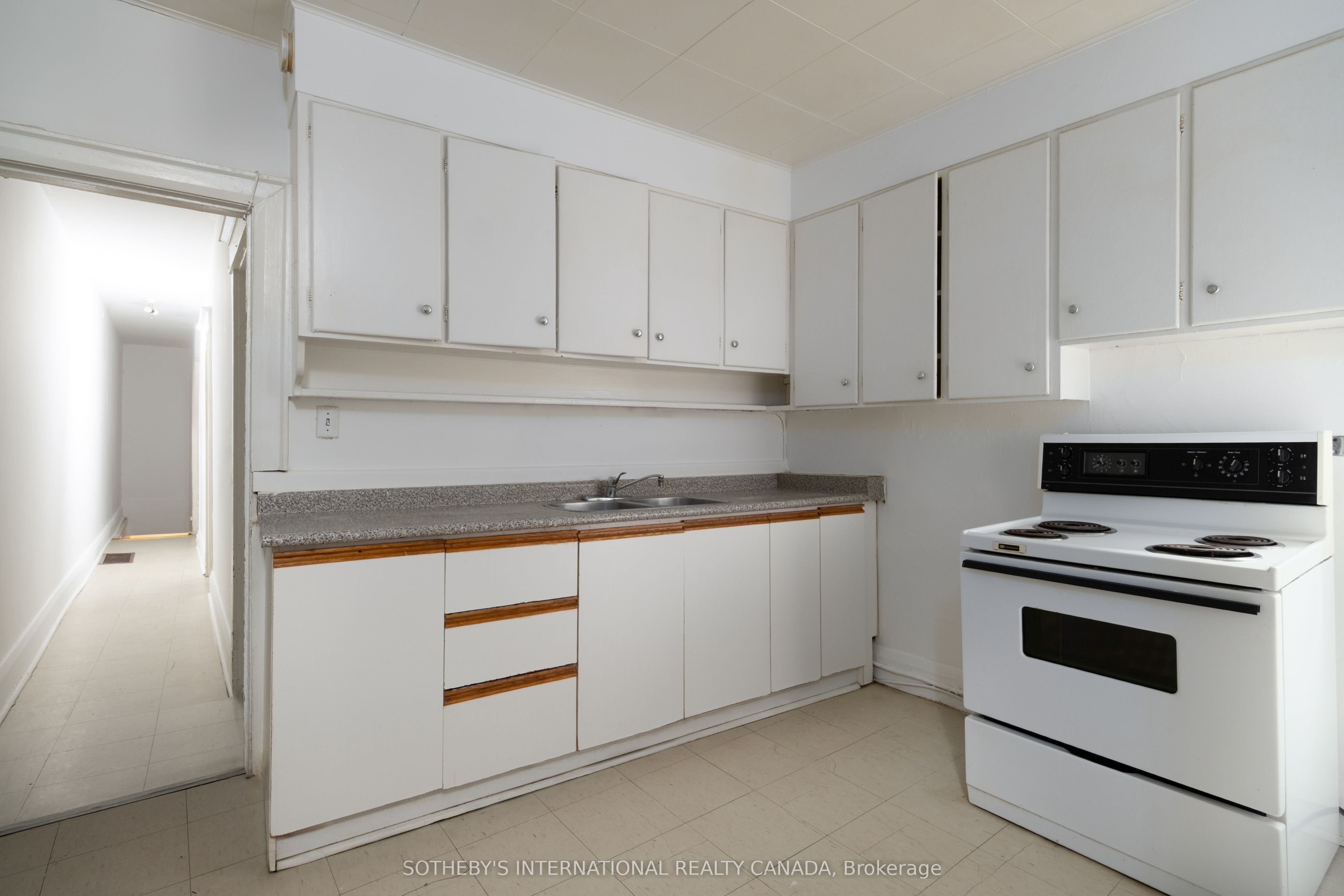 641 St Clair Avenue W Property Photo 15