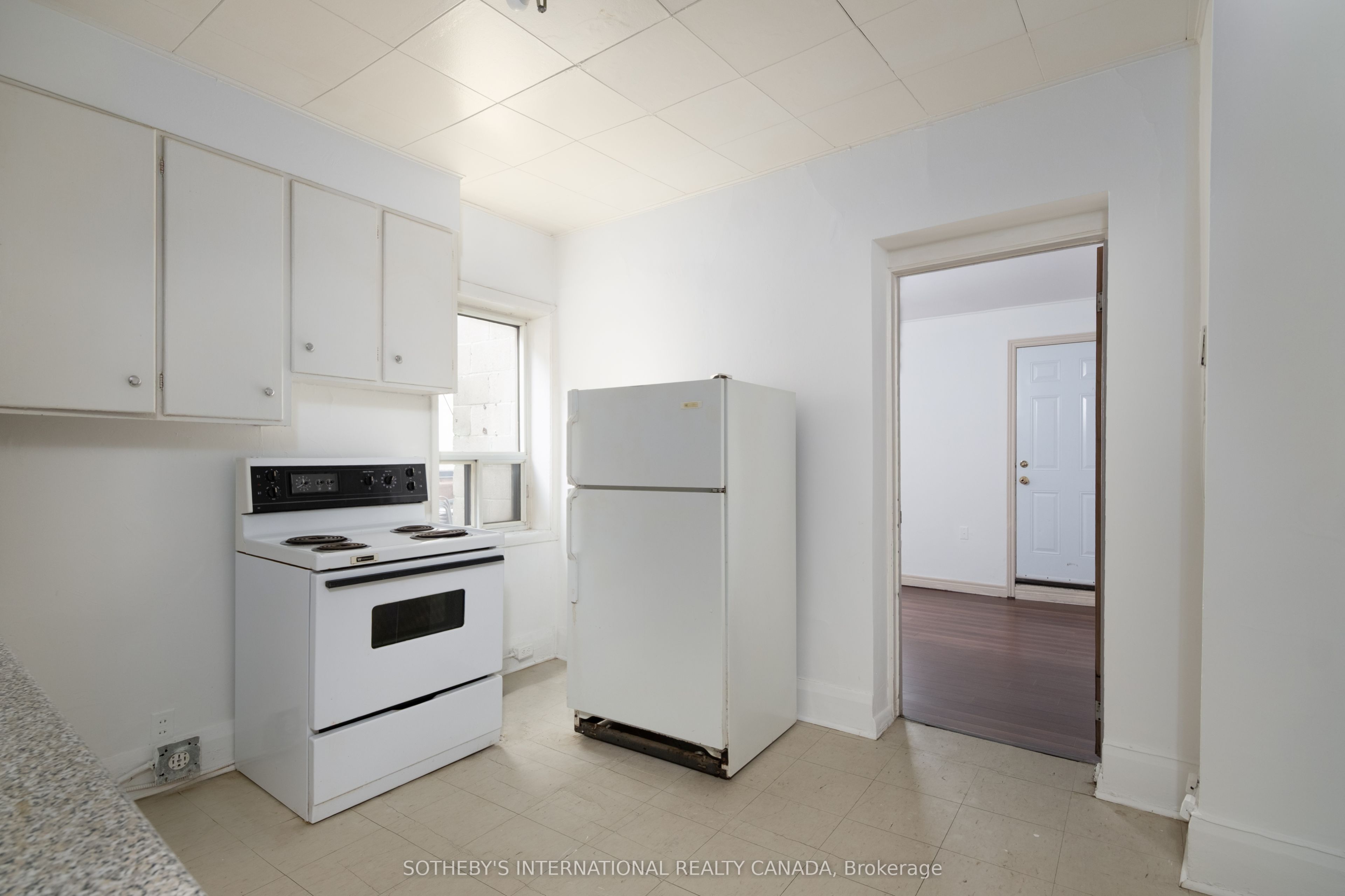 641 St Clair Avenue W Property Photo 16