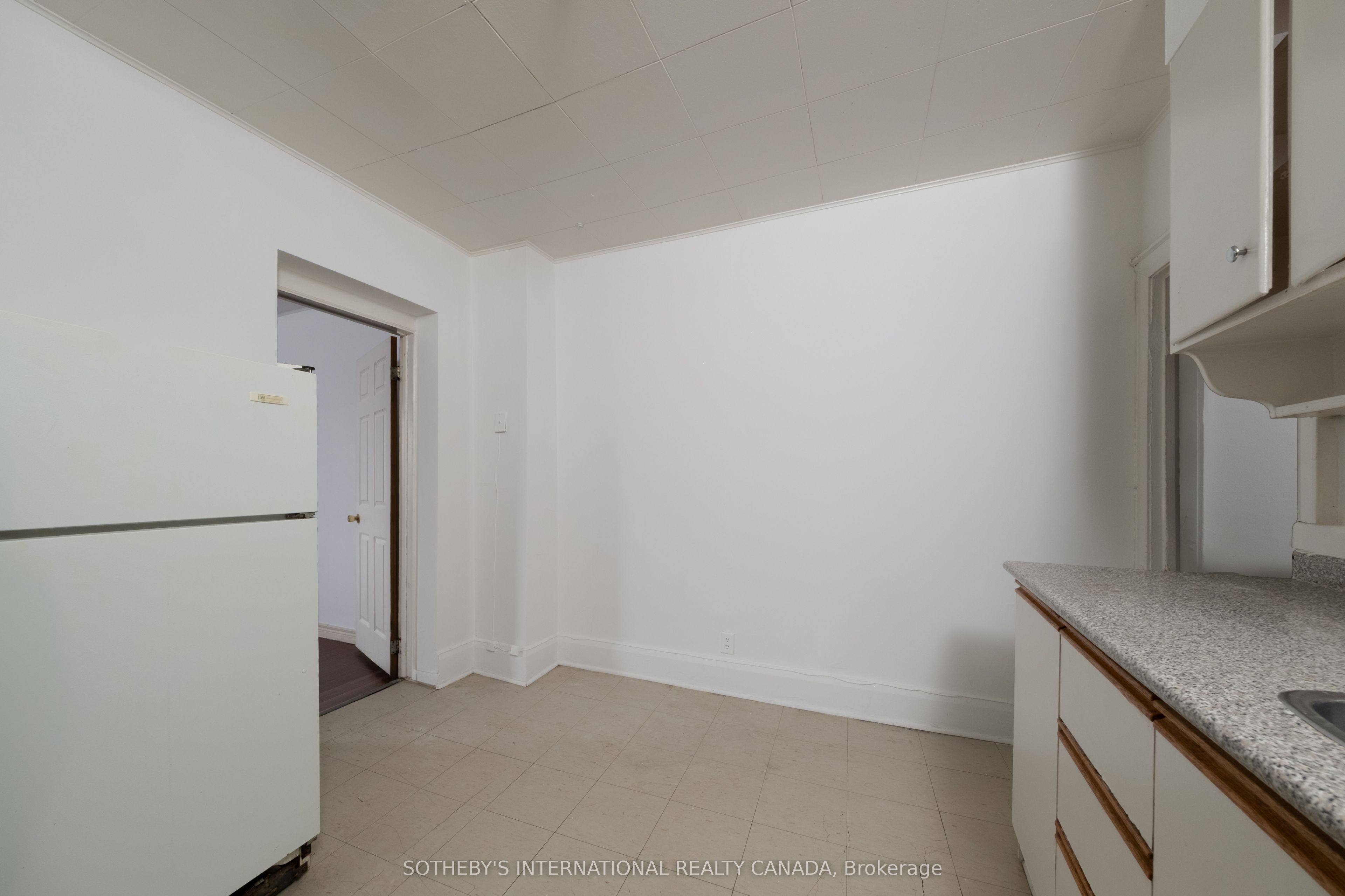641 St Clair Avenue W Property Photo 17