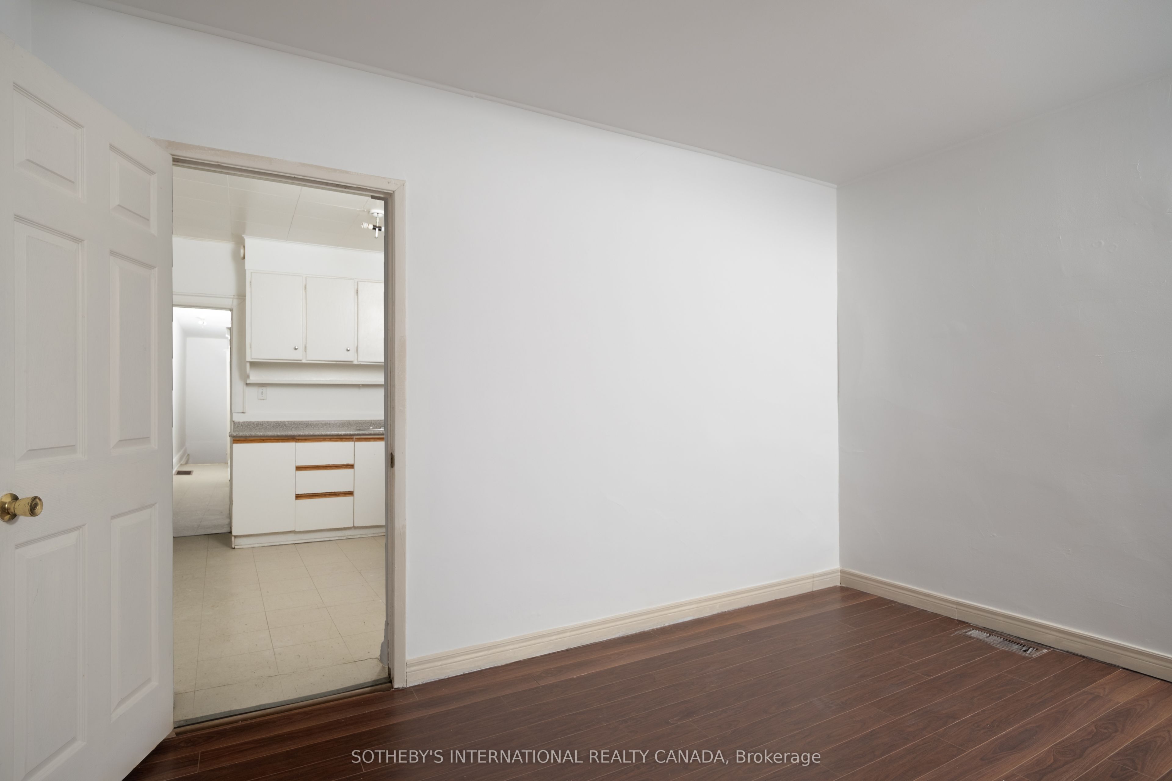 641 St Clair Avenue W Property Photo 18