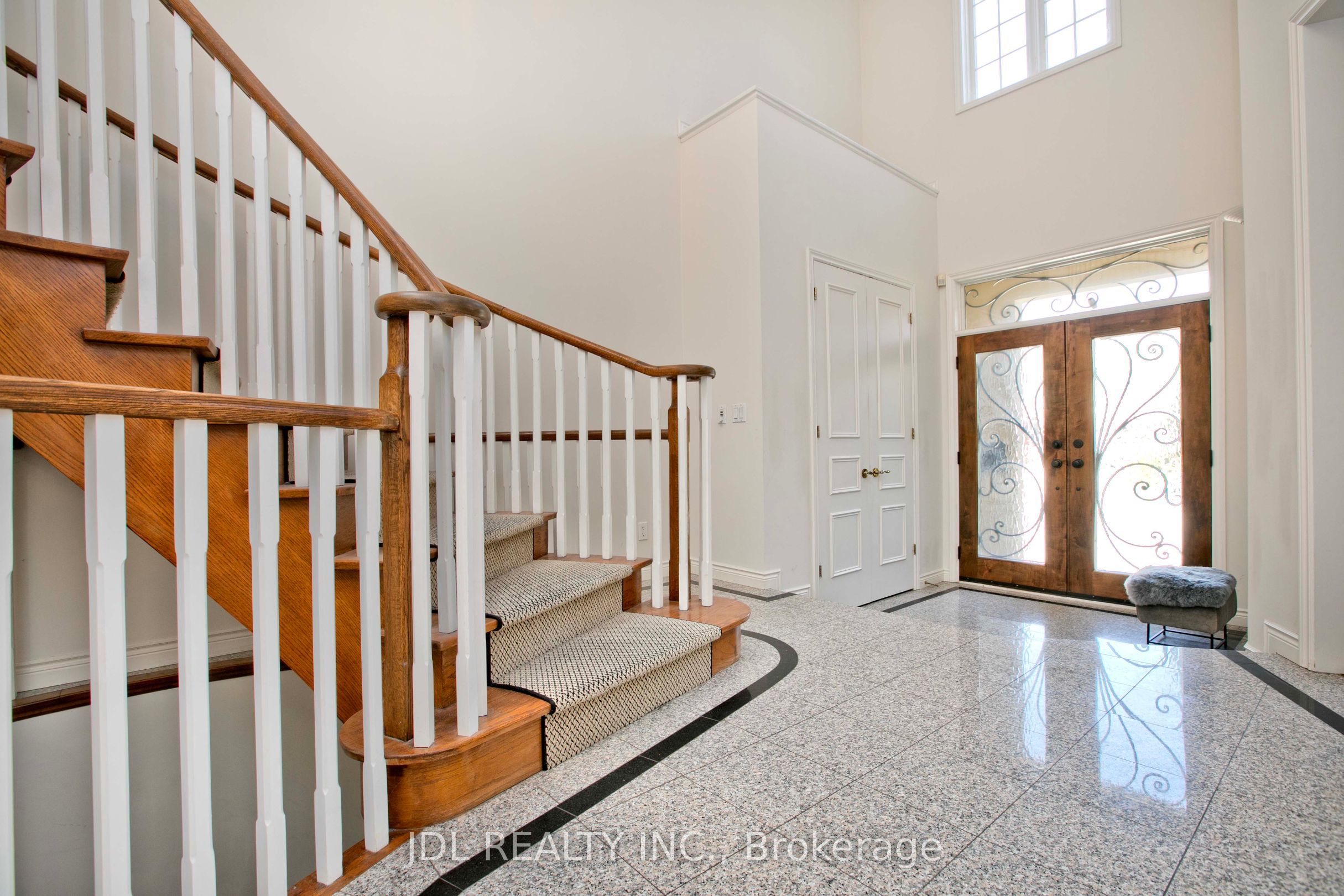 53 Aldershot Crescent Property Photo 2