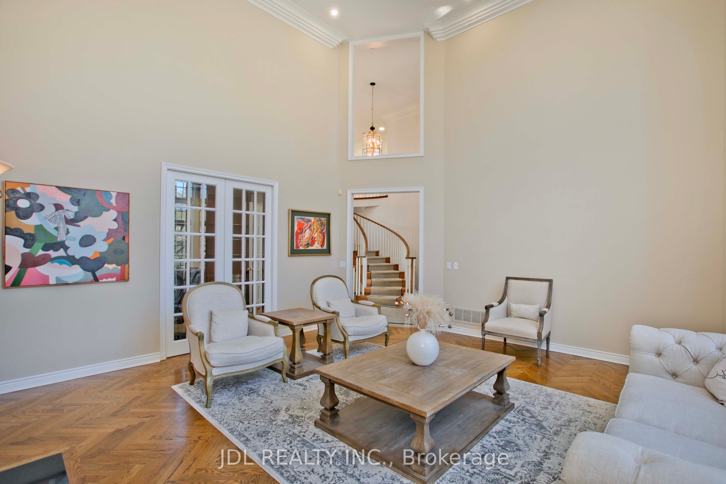 53 Aldershot Crescent Property Photo 4